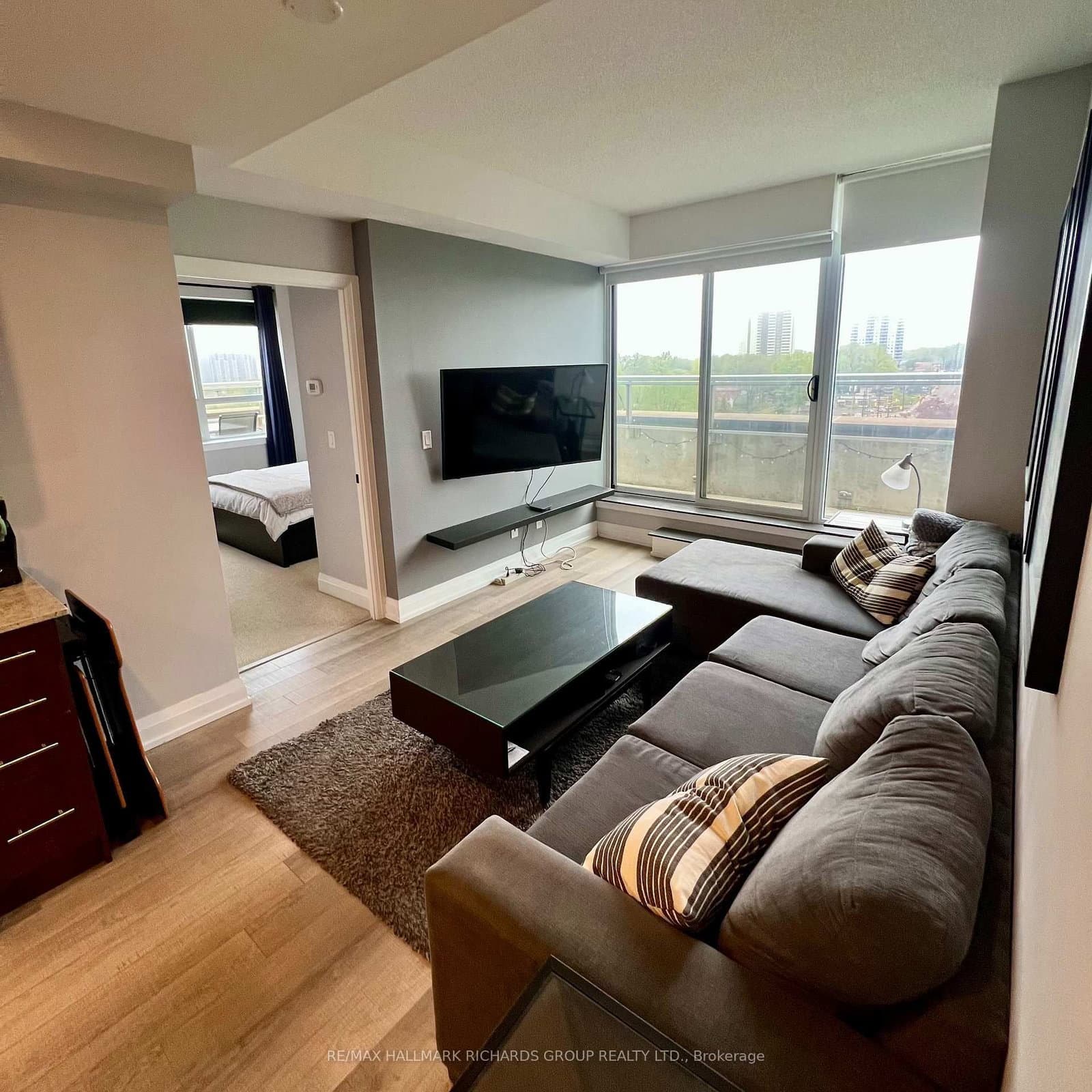 3520 Danforth Avenue, Unit PH8 thumbnail 4