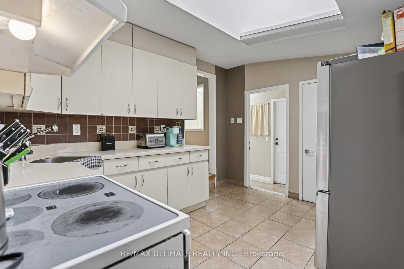 378 Kennedy Road thumbnail 15