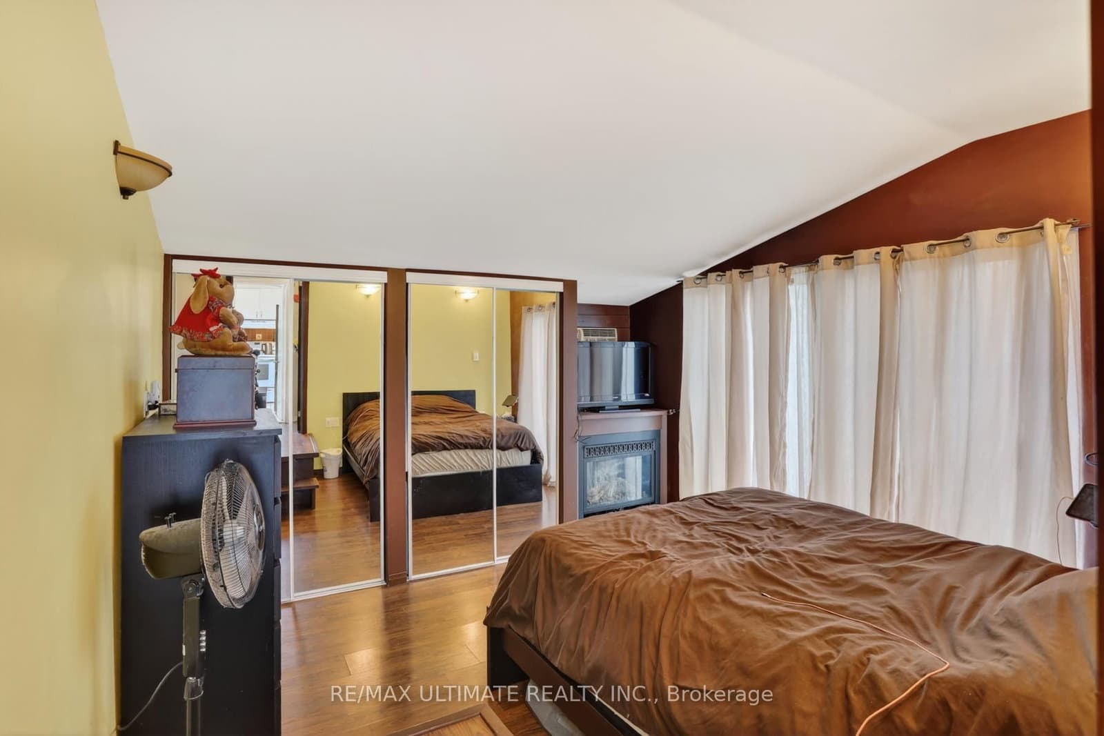 378 Kennedy Road thumbnail 26