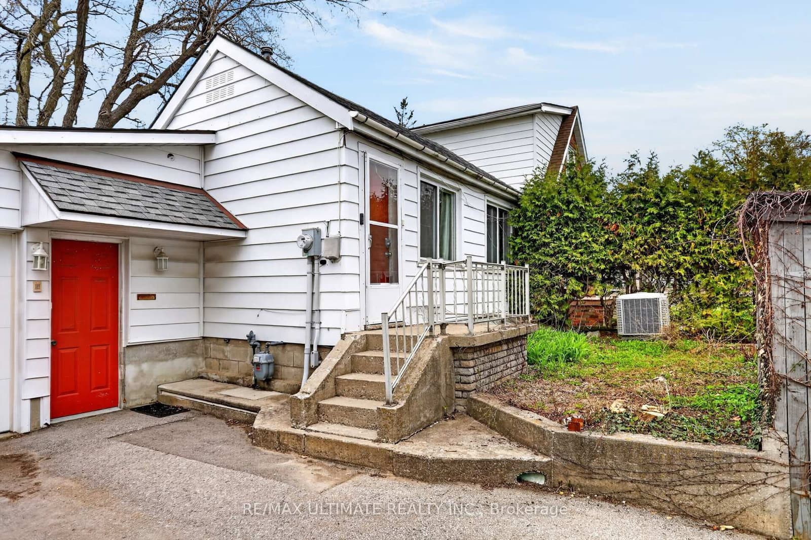 378 Kennedy Road thumbnail 3