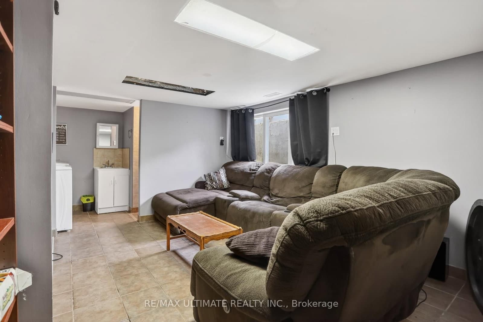 378 Kennedy Road thumbnail 31