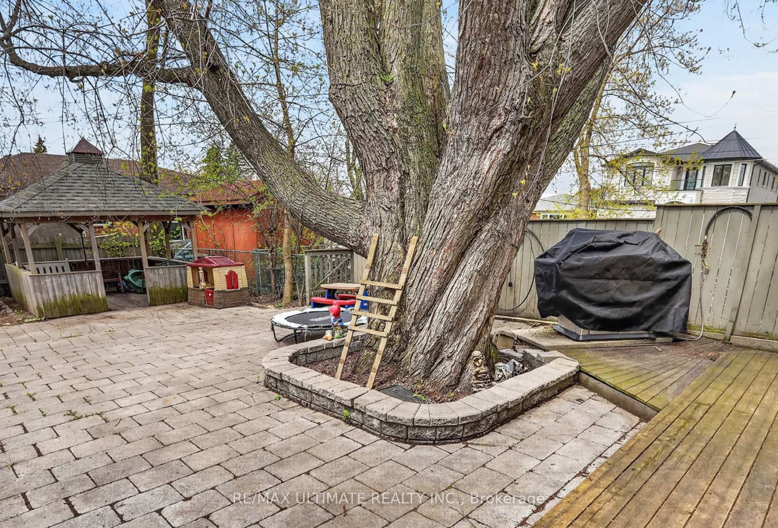 378 Kennedy Road thumbnail 38