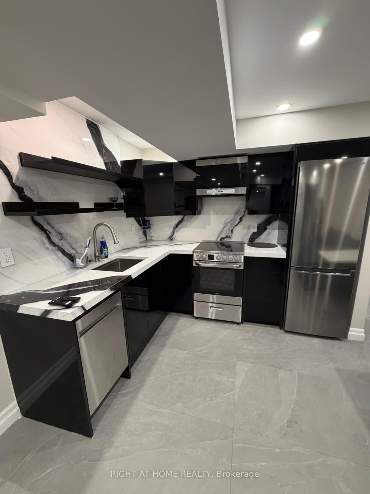 18 Wroxeter Avenue, Unit Lower thumbnail 2