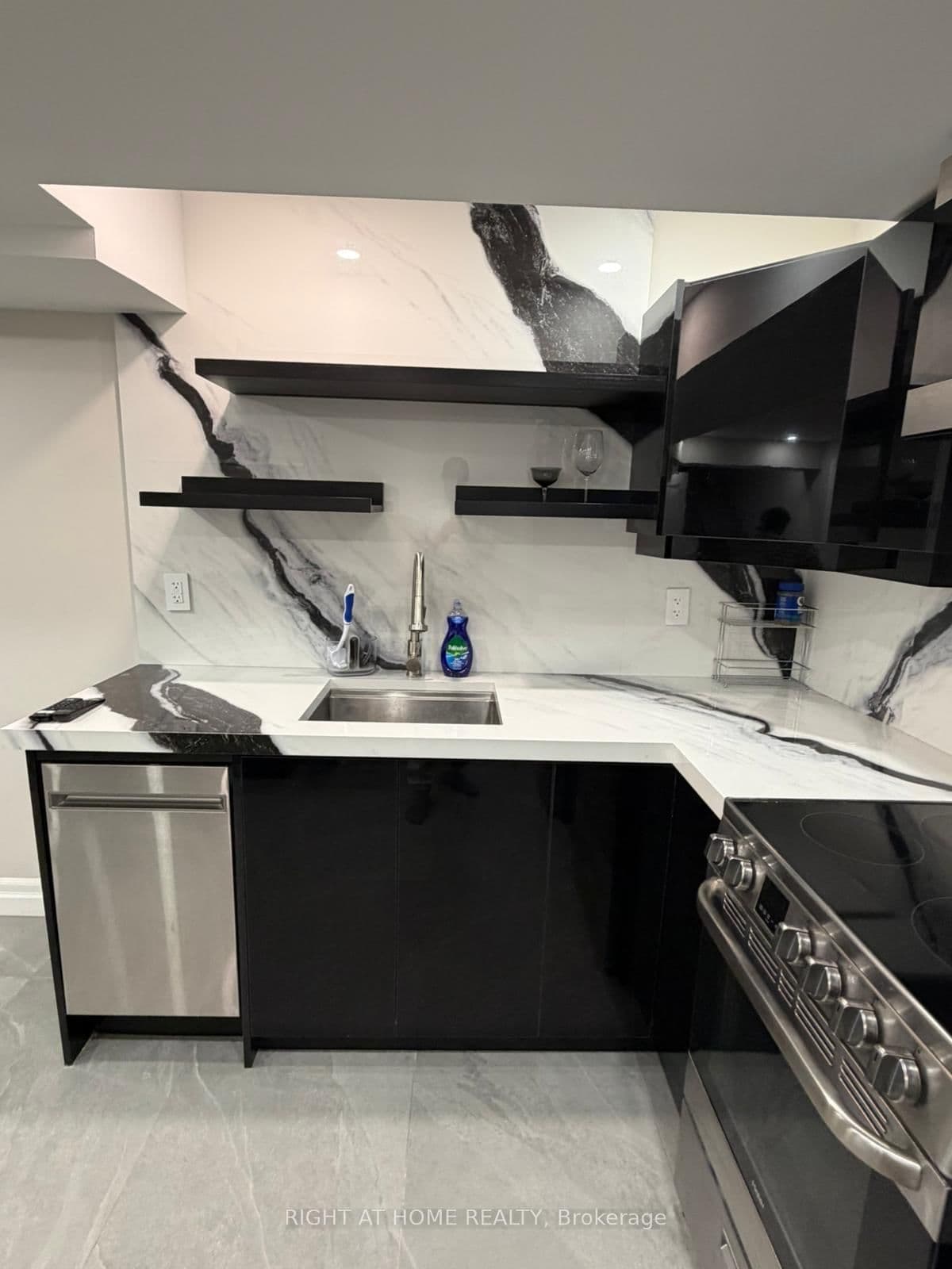 18 Wroxeter Avenue, Unit Lower thumbnail 3