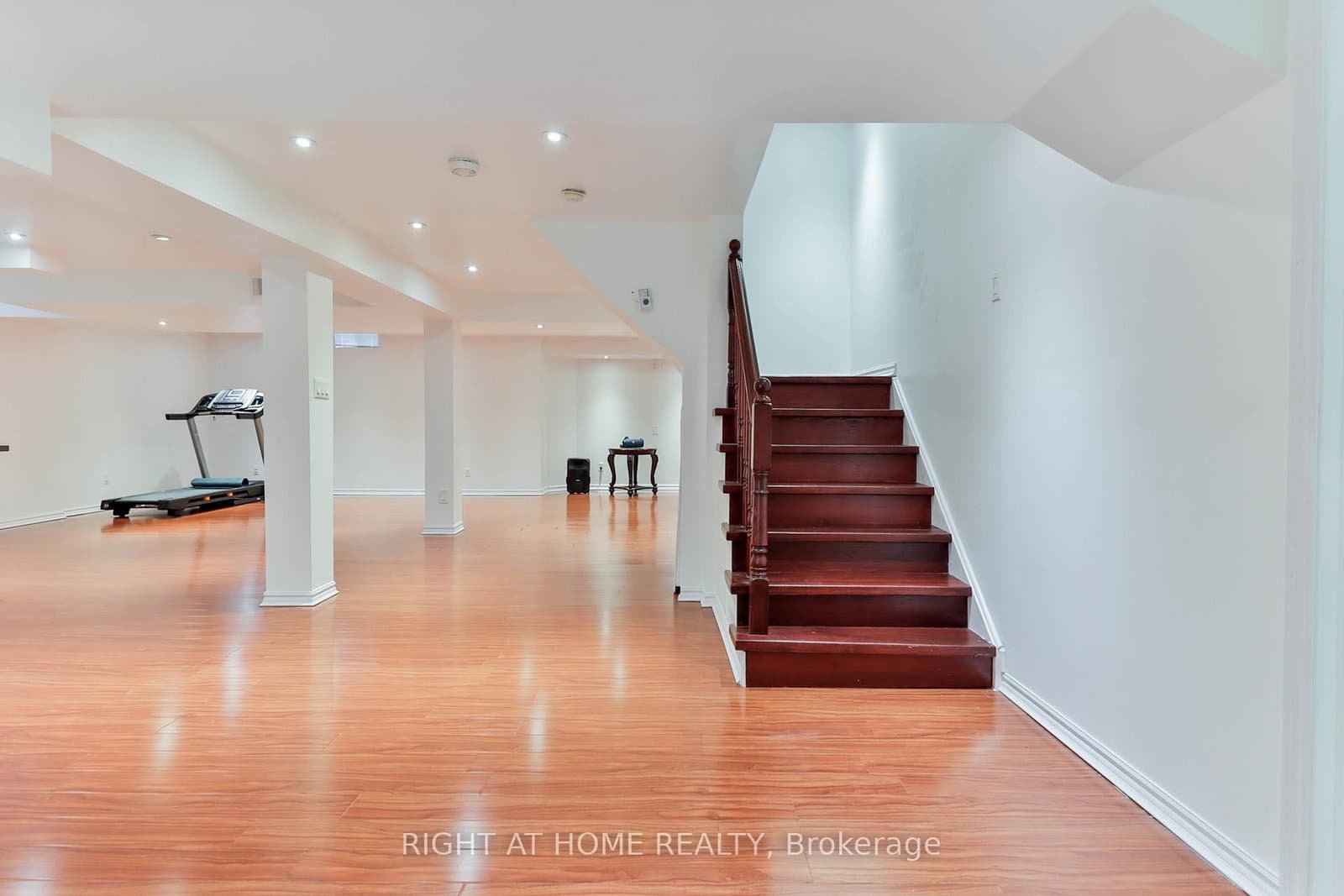 1856 Woodview Avenue thumbnail 44