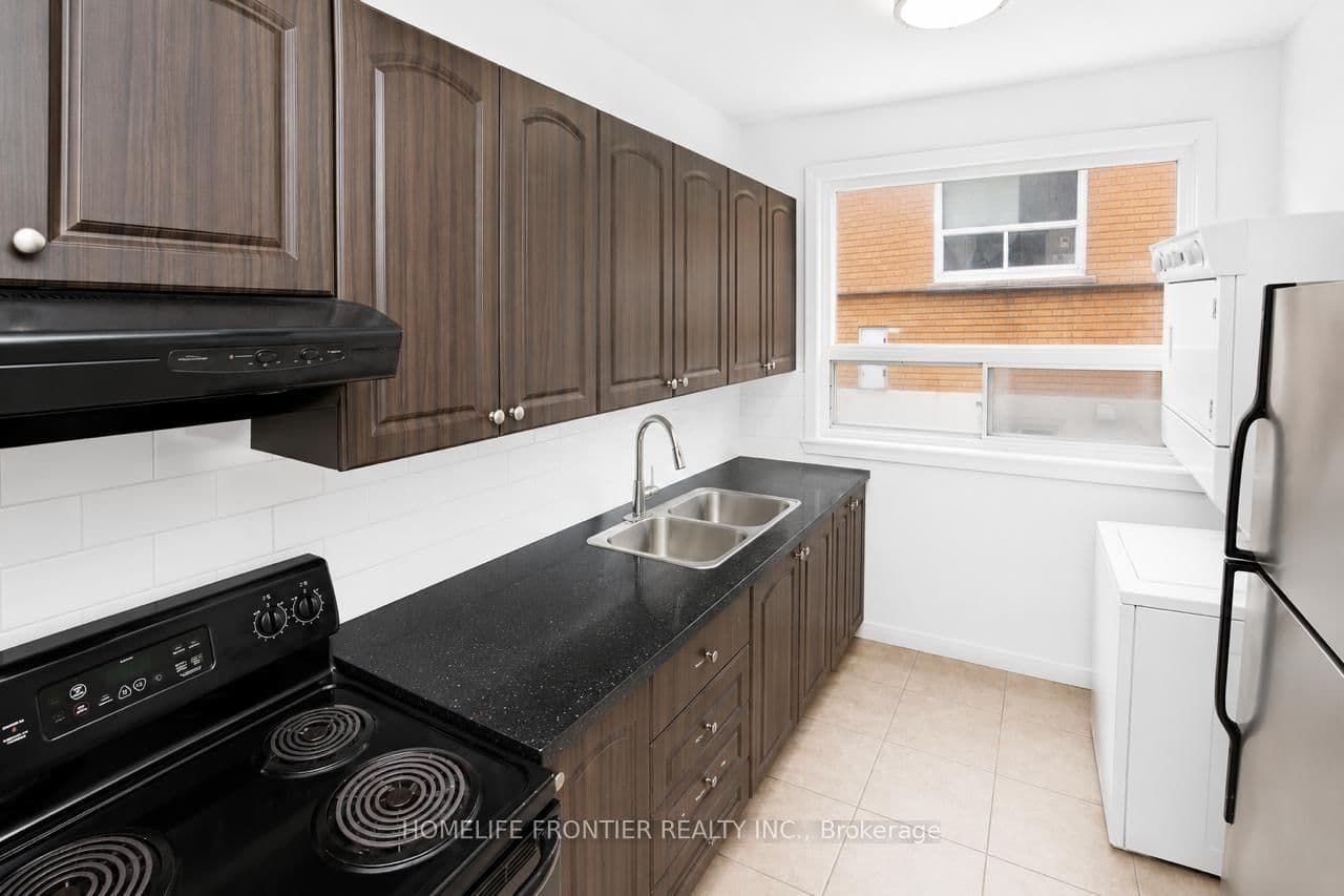 2953 Lawrence Avenue E thumbnail 2