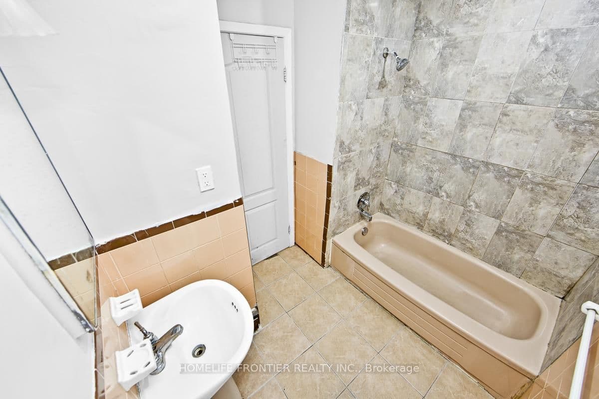 2953 Lawrence Avenue E thumbnail 5