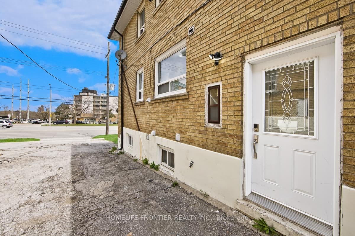 2953 Lawrence Avenue E thumbnail 6