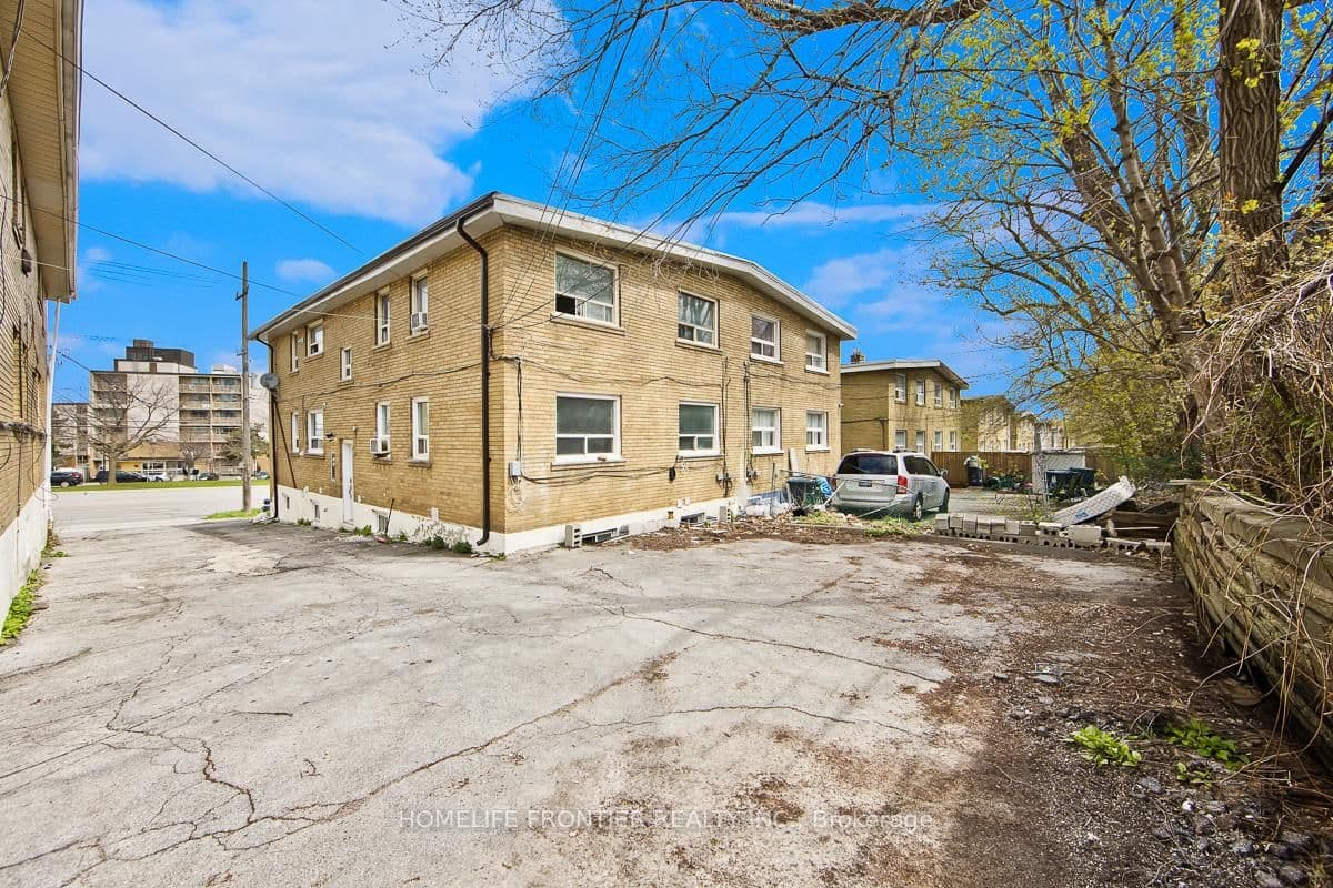 2953 Lawrence Avenue E thumbnail 7