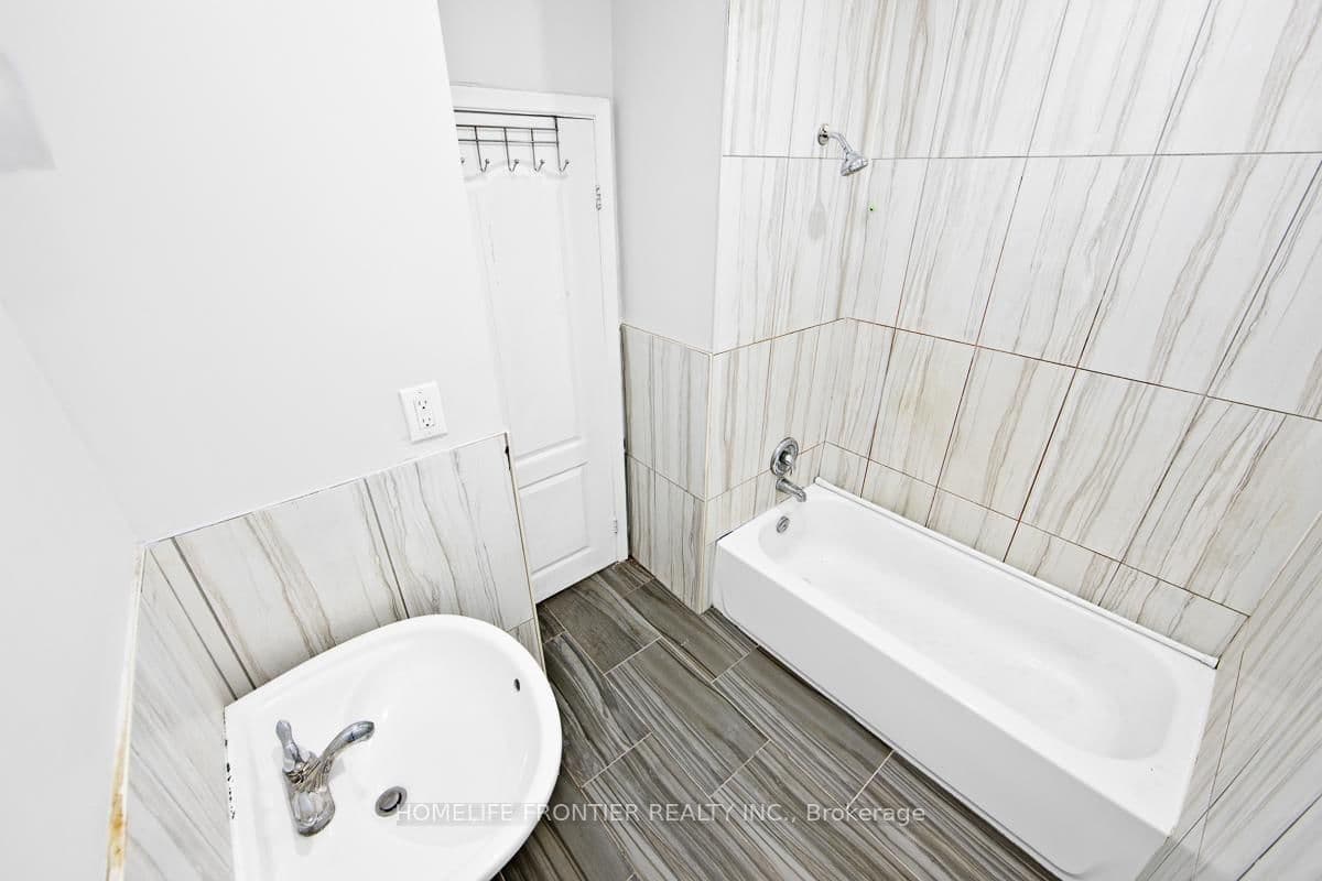 2953 Lawrence Avenue E, Unit upper thumbnail 3