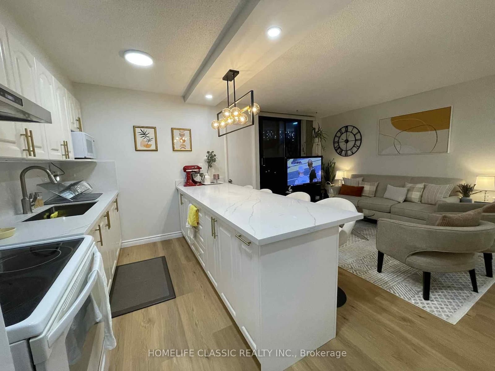 90 Ling Road, Unit 603 thumbnail 3