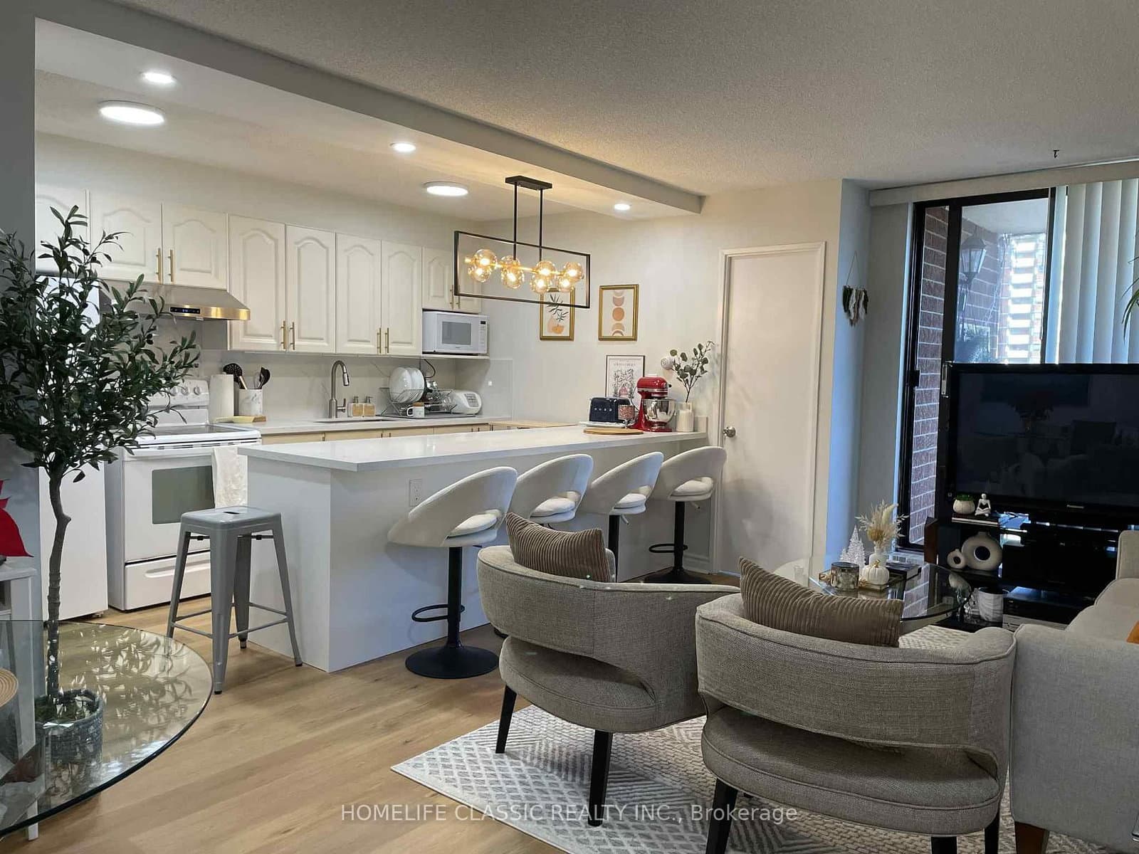 90 Ling Road, Unit 603 thumbnail 4