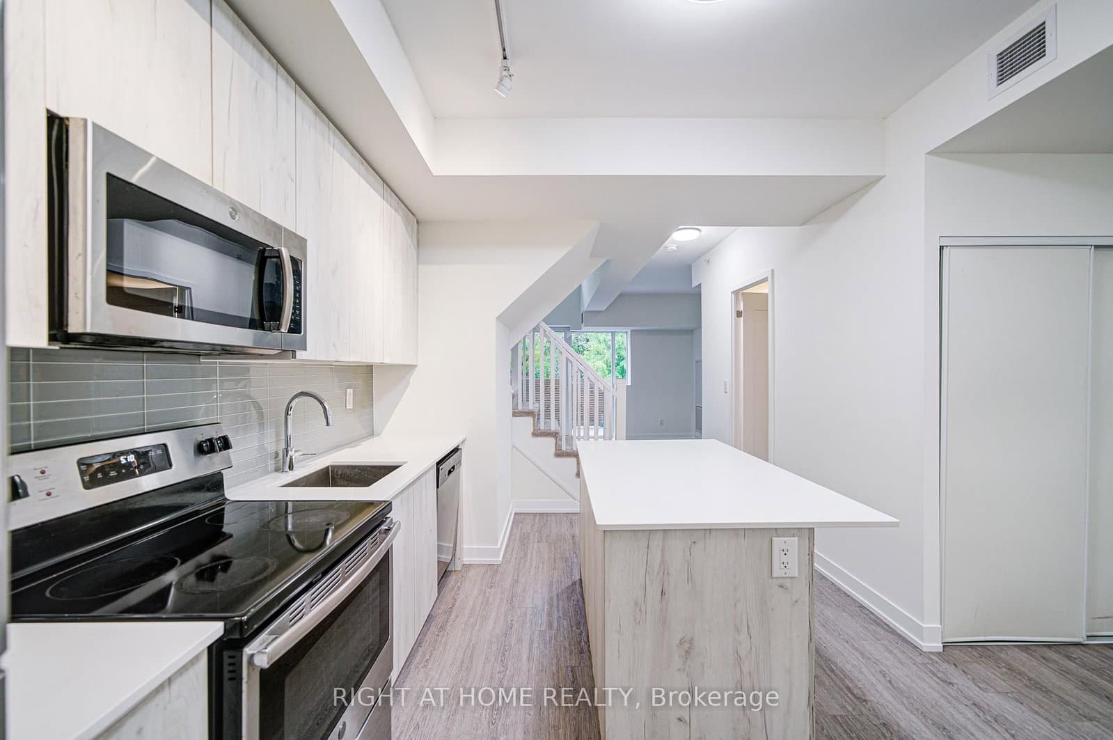 1350 Kingston Road, Unit Th03 thumbnail 11