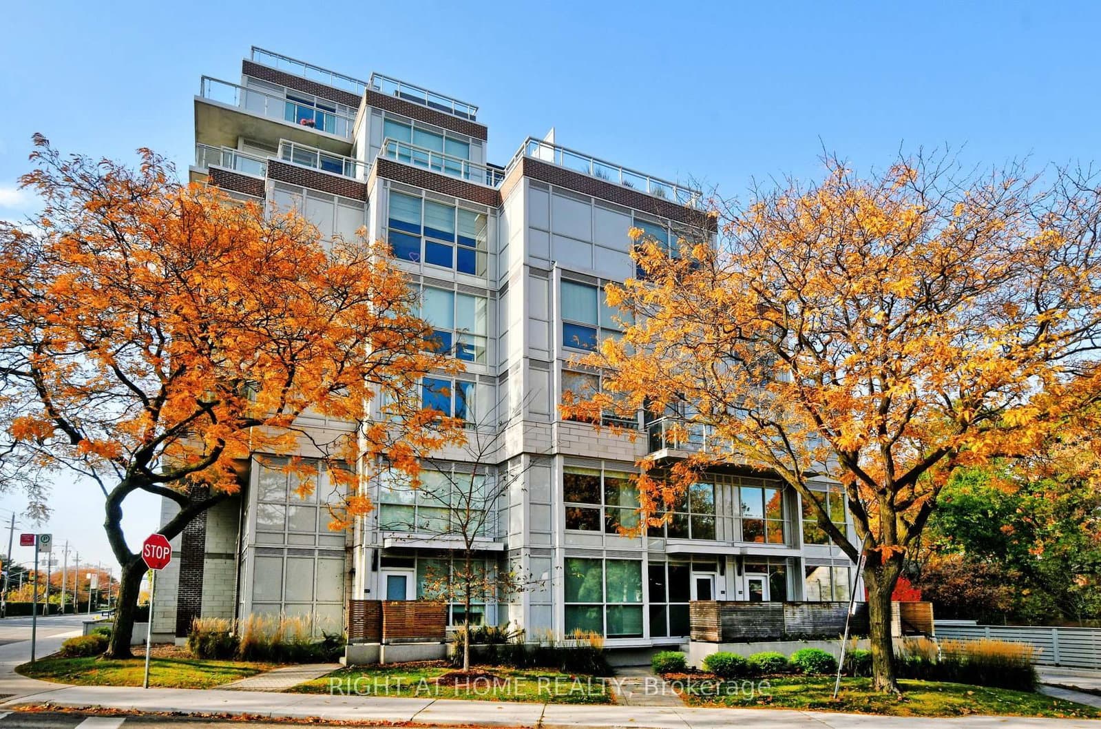 1350 Kingston Road, Unit Th03 thumbnail 3