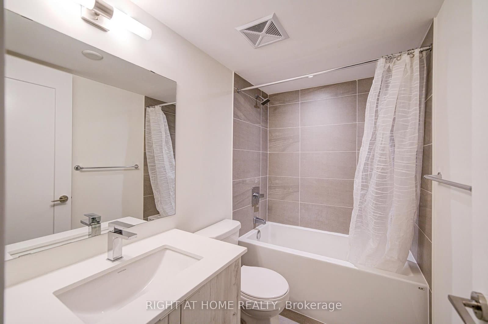 1350 Kingston Road, Unit Th03 thumbnail 34