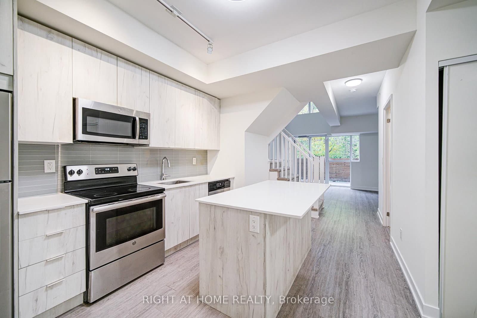 1350 Kingston Road, Unit Th03 thumbnail 9
