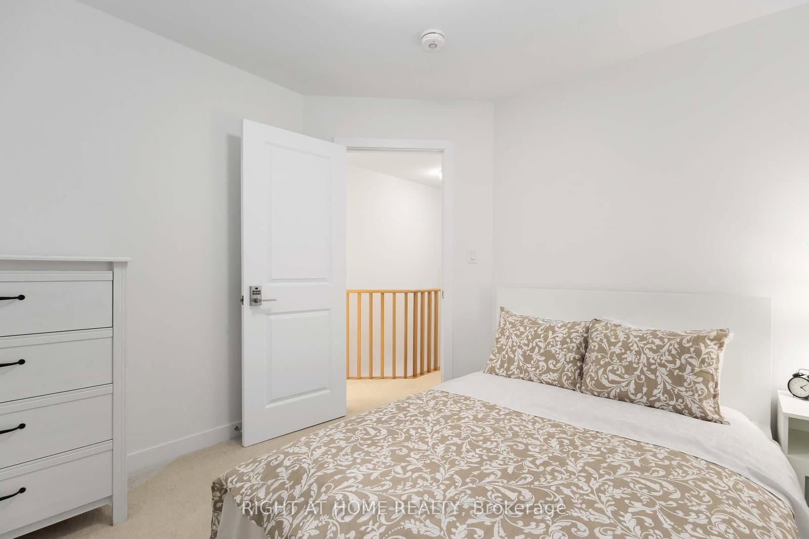 1557 Midland Avenue thumbnail 26