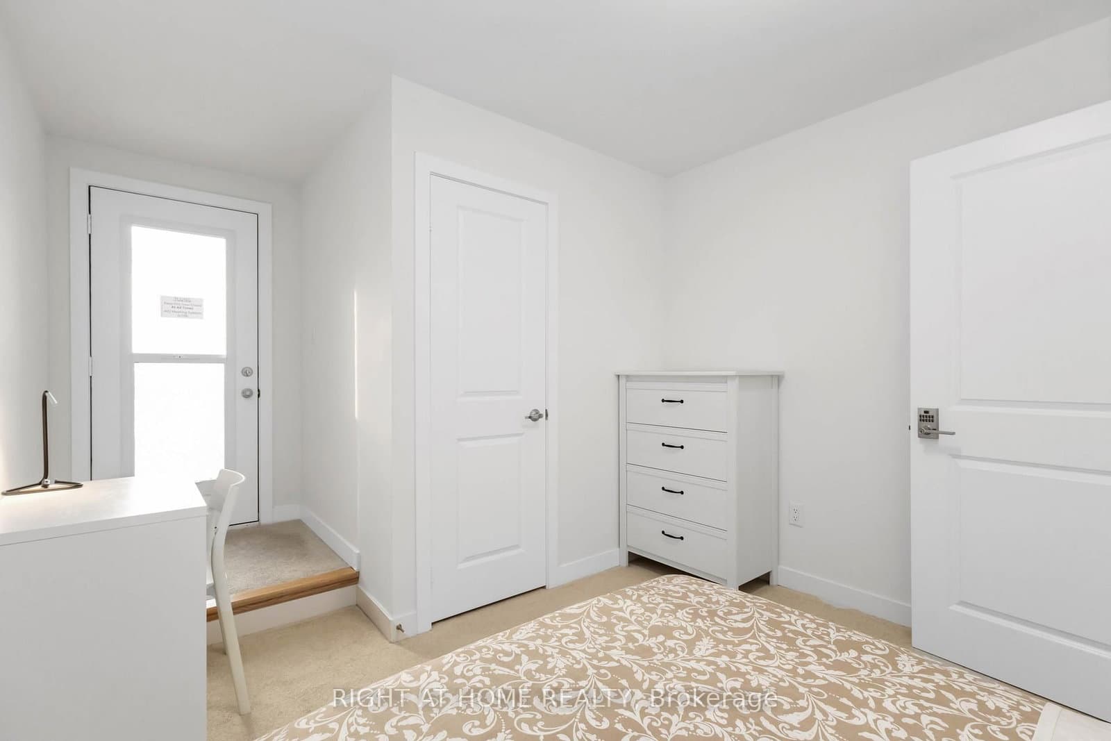 1557 Midland Avenue thumbnail 27