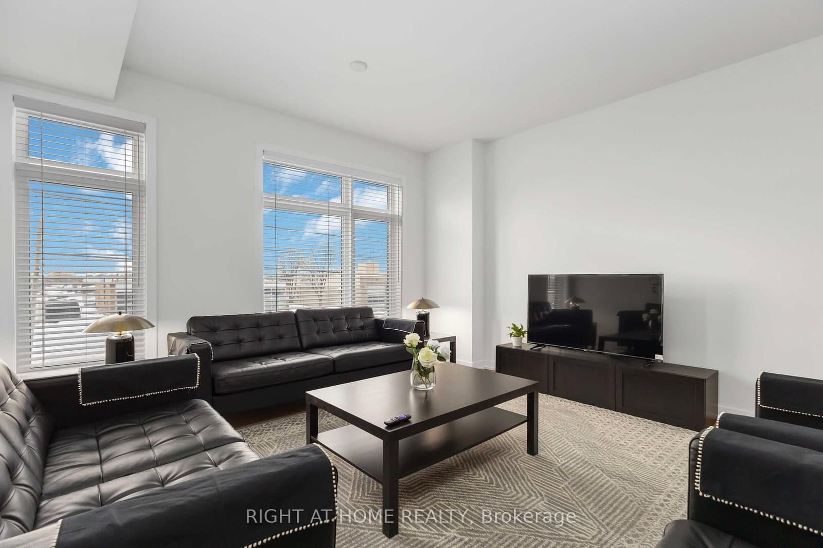1557 Midland Avenue thumbnail 3