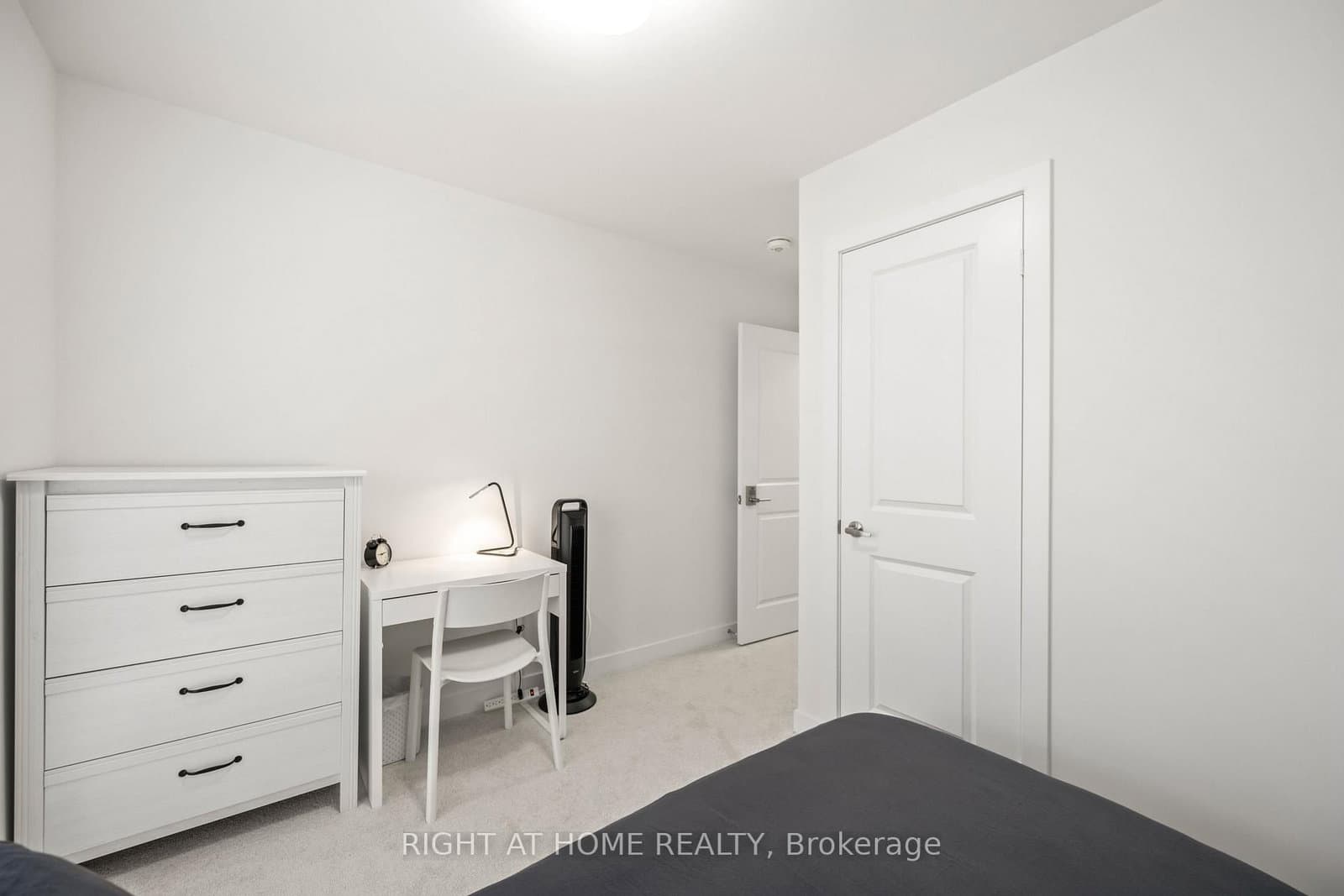 1557 Midland Avenue thumbnail 31