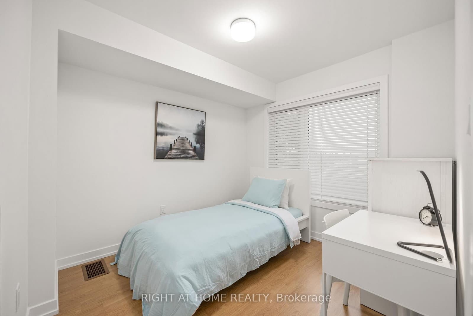 1557 Midland Avenue thumbnail 34