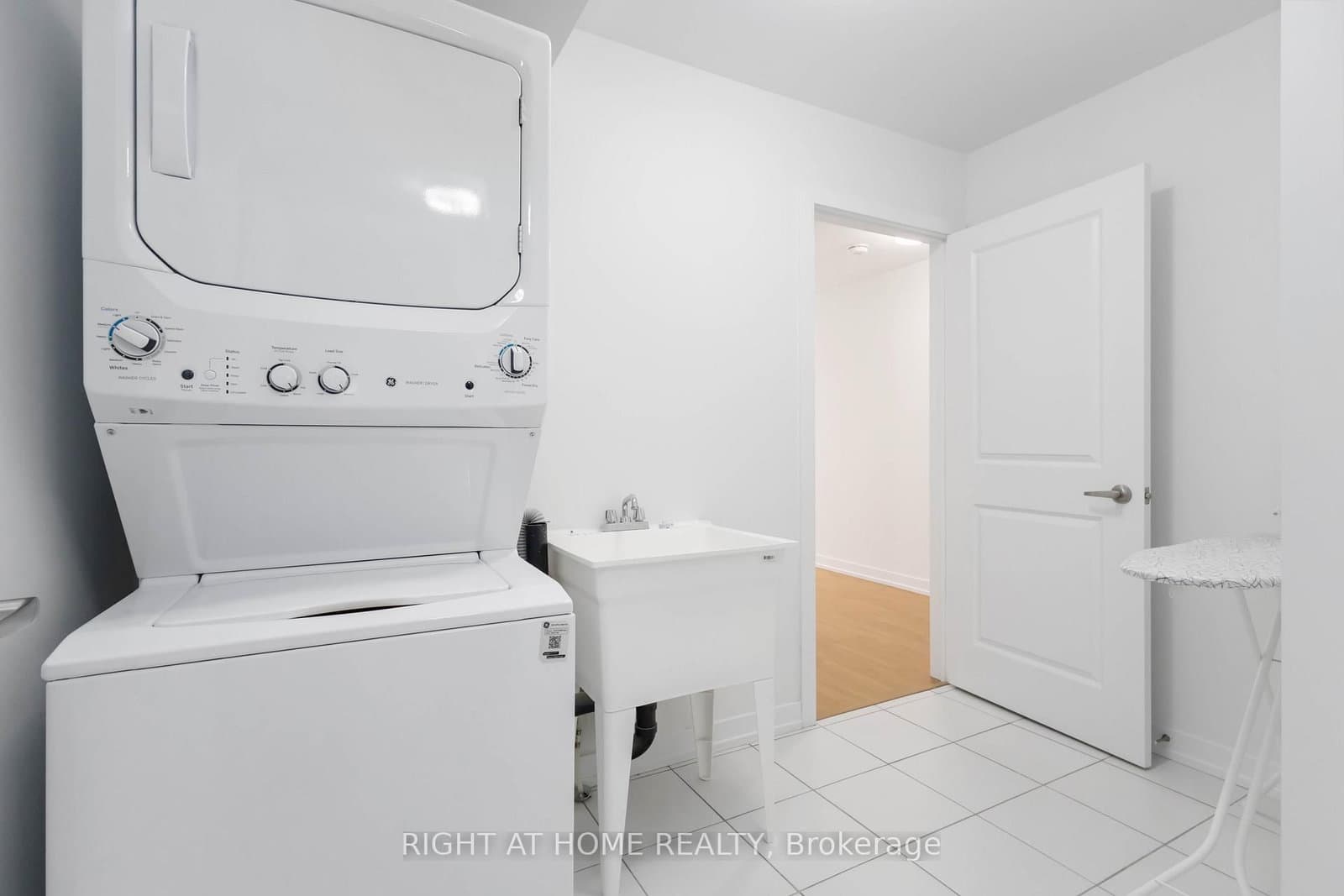 1557 Midland Avenue thumbnail 45