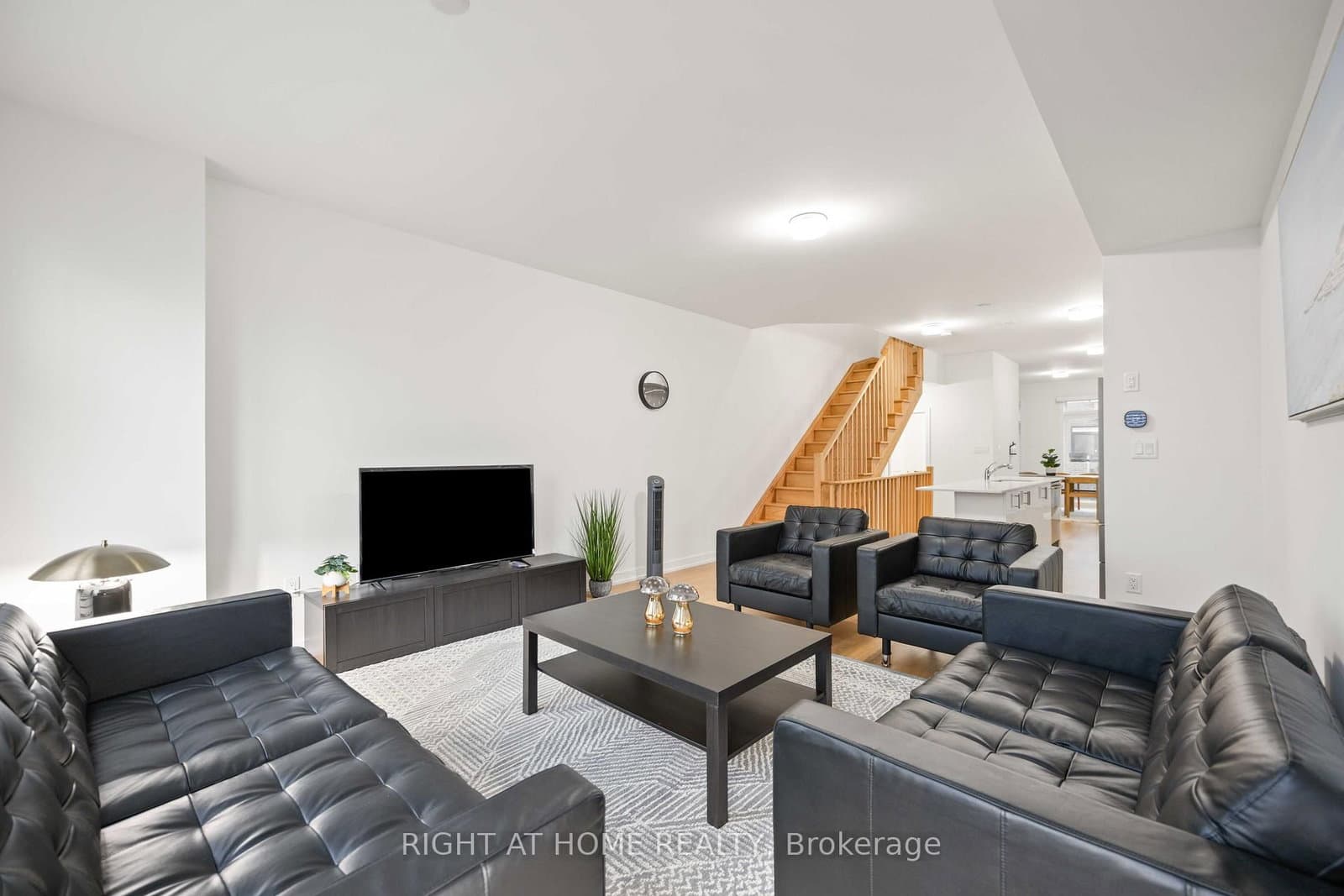 1557 Midland Avenue thumbnail 7