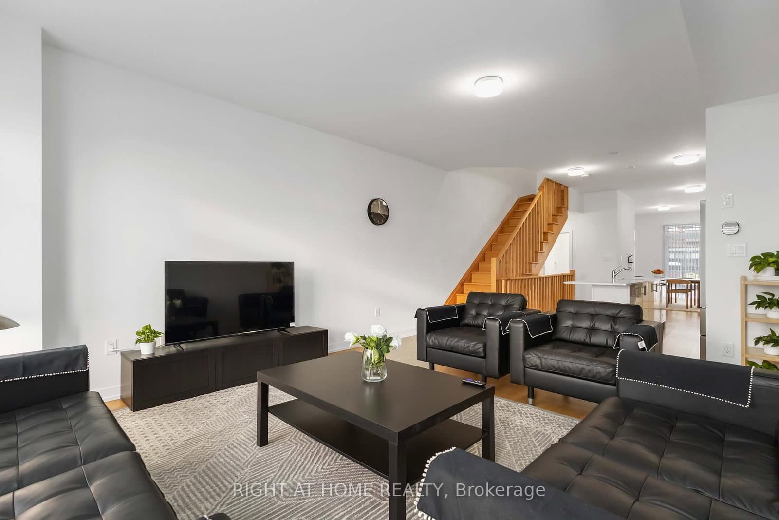 1557 Midland Avenue thumbnail 8