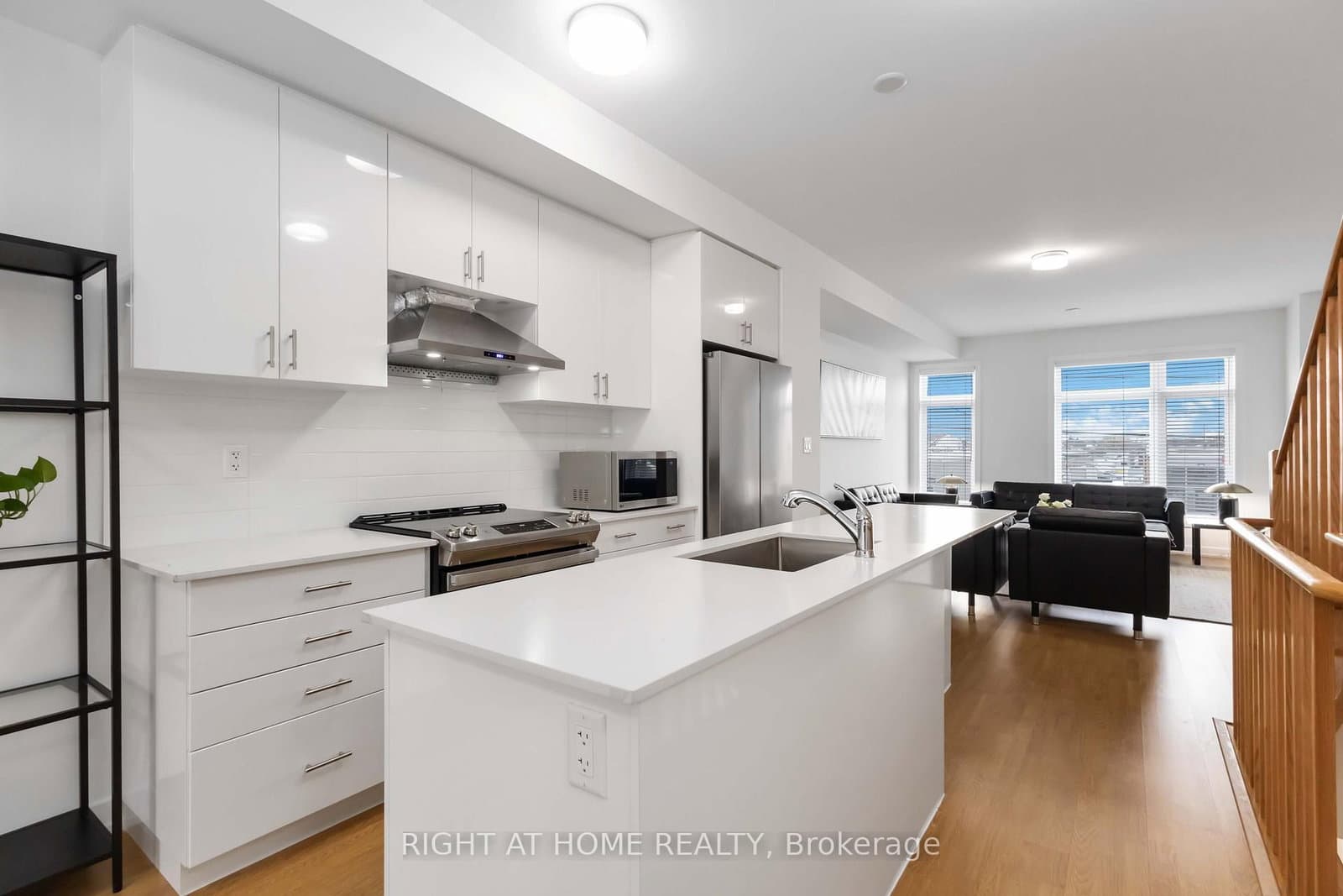 1557 Midland Avenue thumbnail 9
