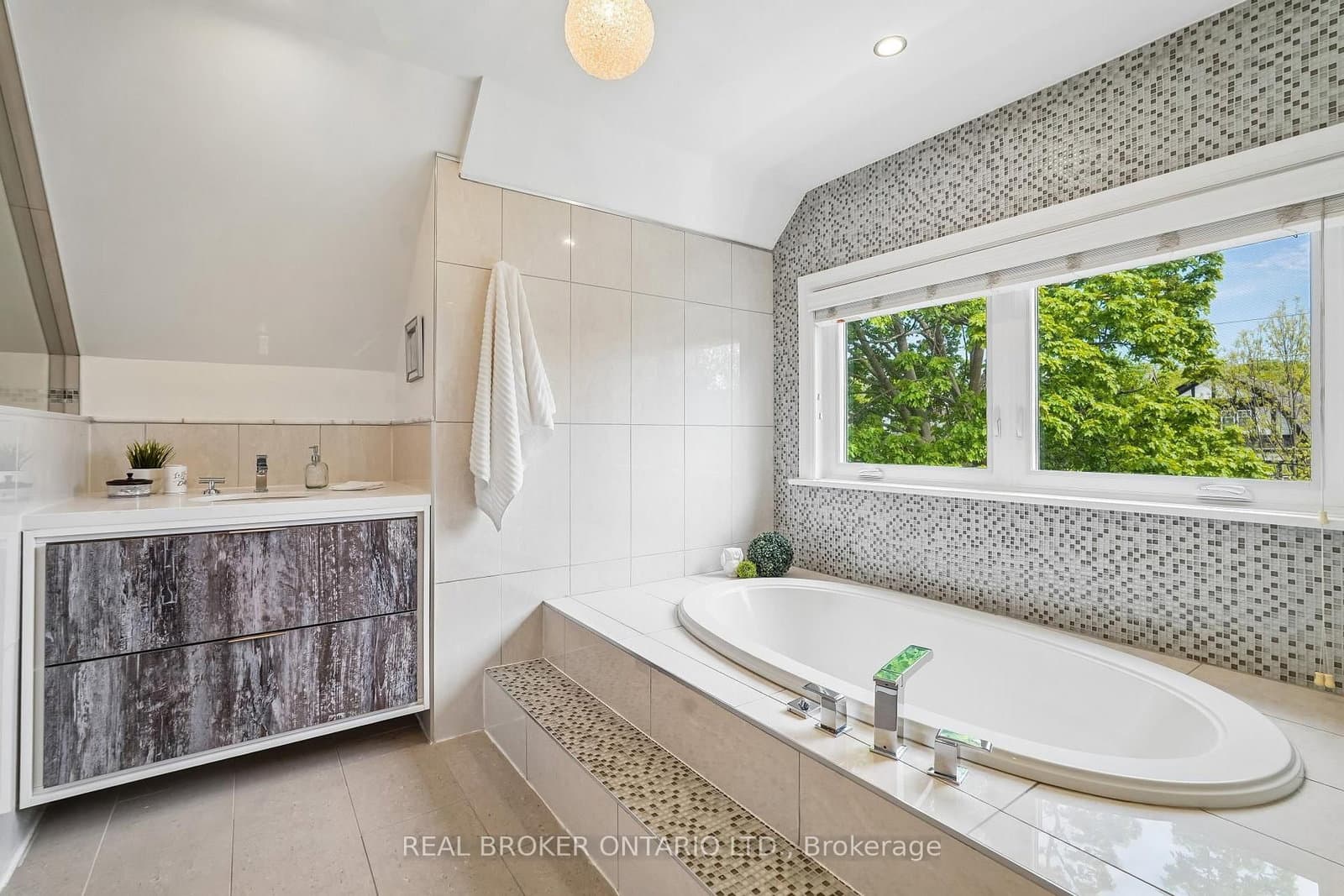 20 Brookmount Road thumbnail 18