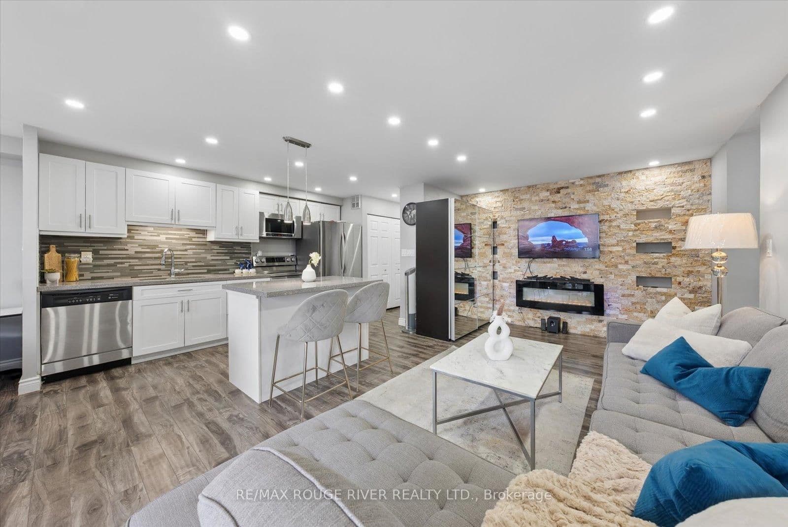 90 Ling Road, Unit 907 - Image 1