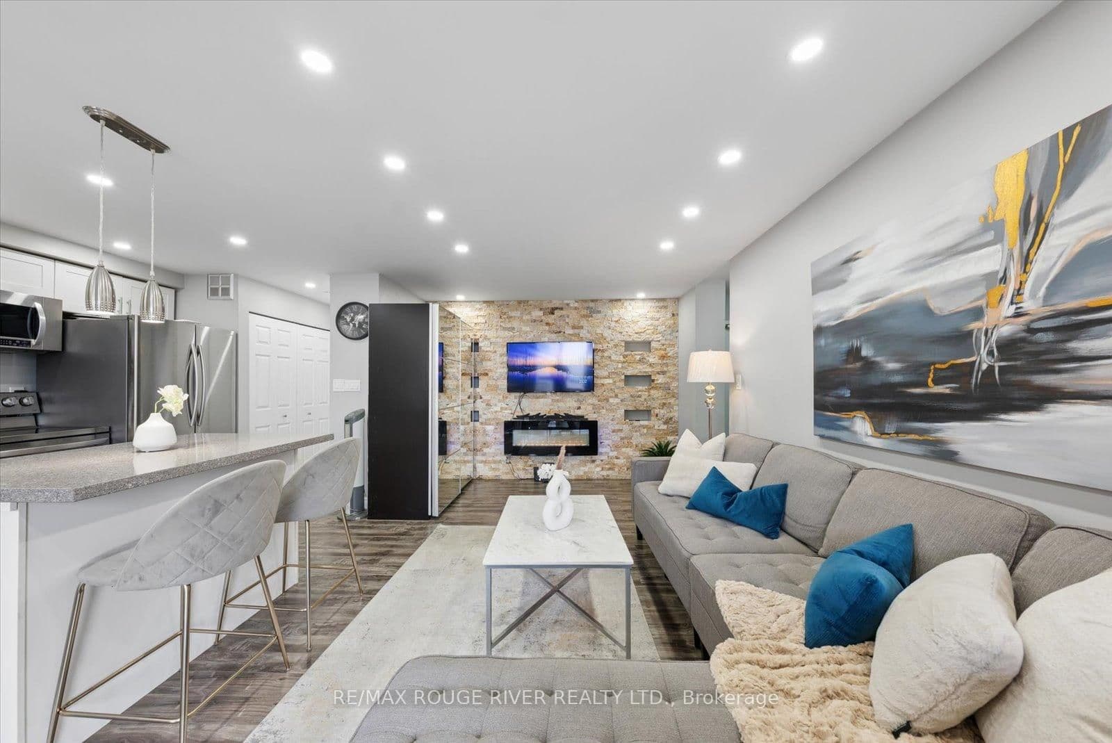 90 Ling Road, Unit 907 thumbnail 10