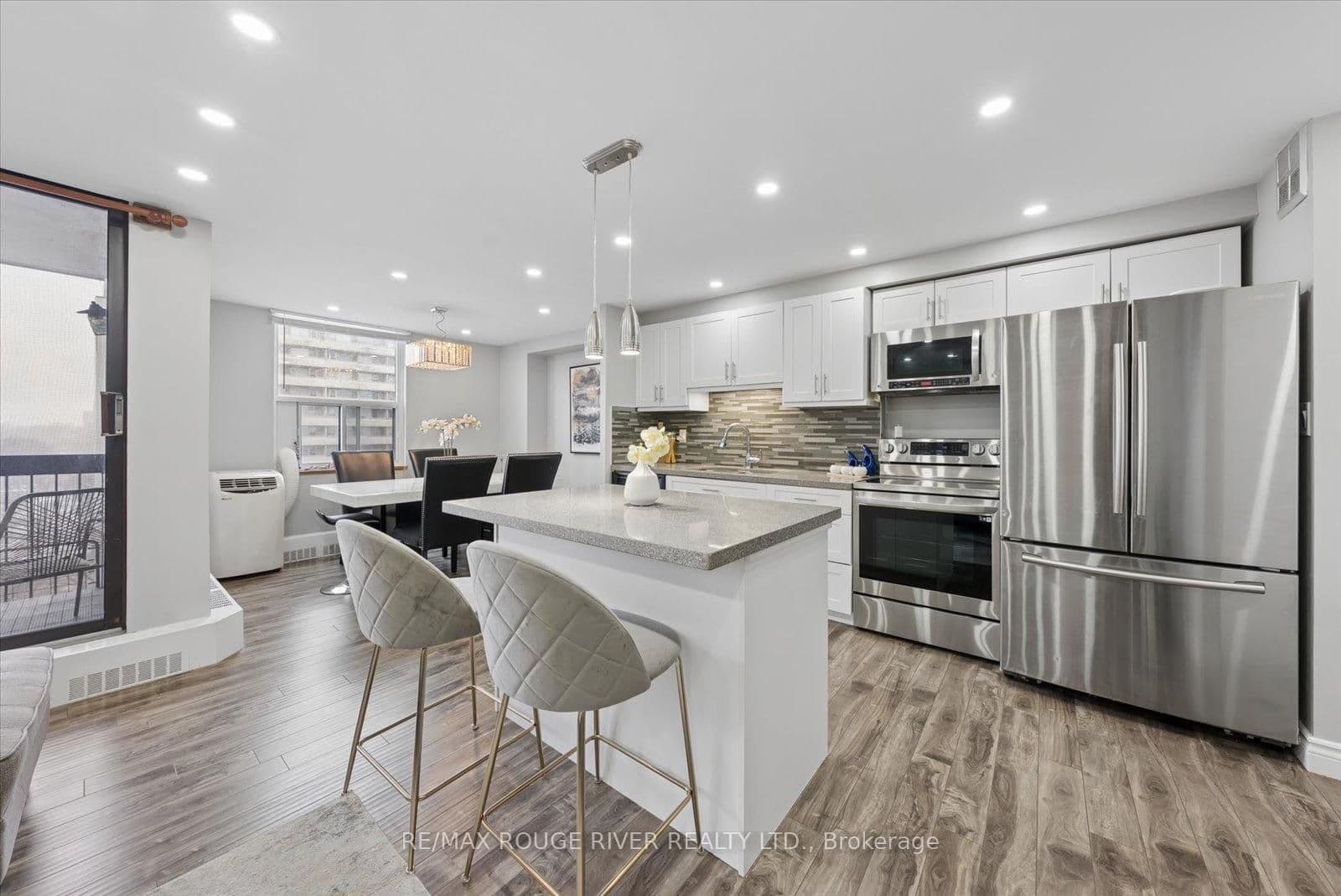 90 Ling Road, Unit 907 thumbnail 12