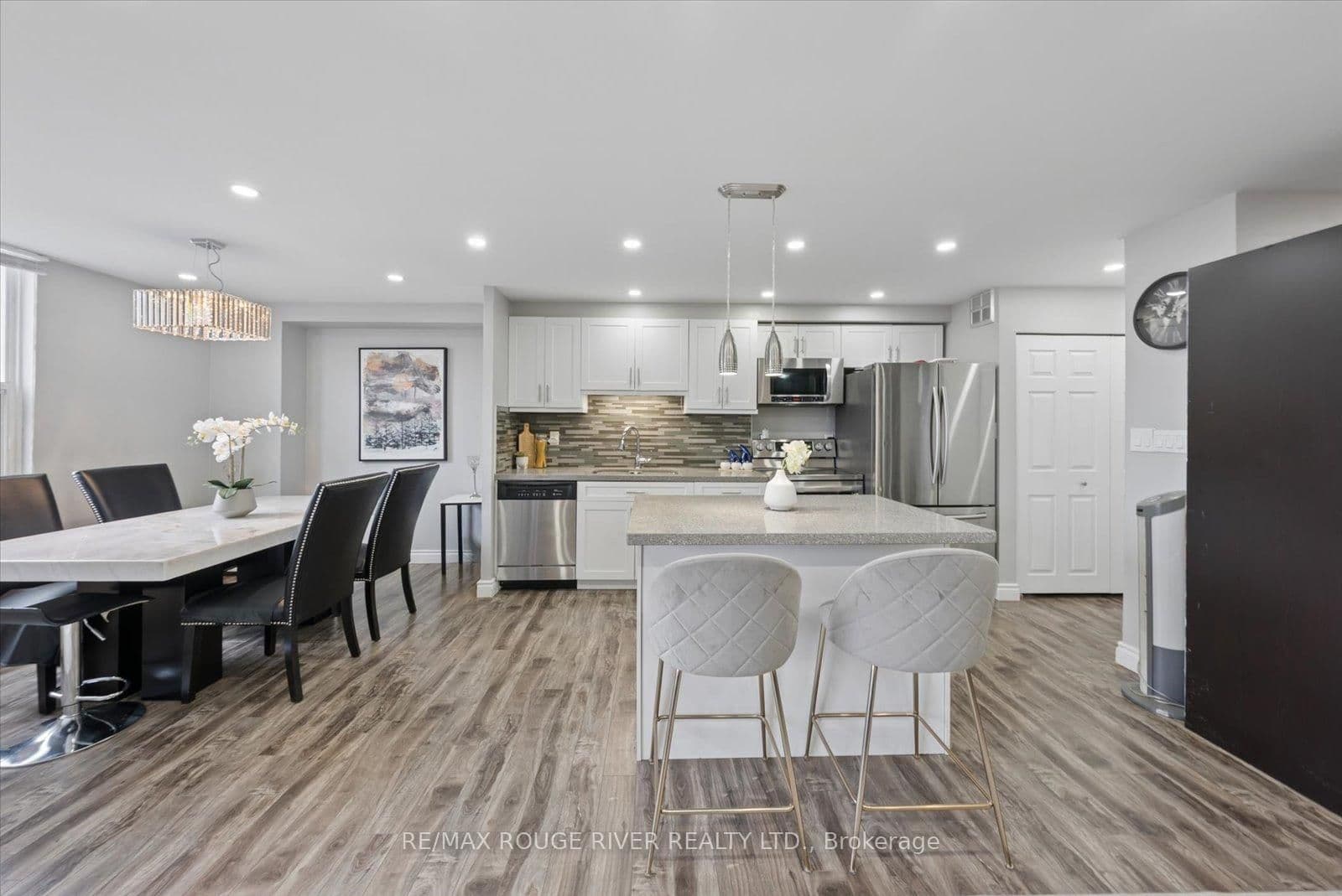 90 Ling Road, Unit 907 thumbnail 13