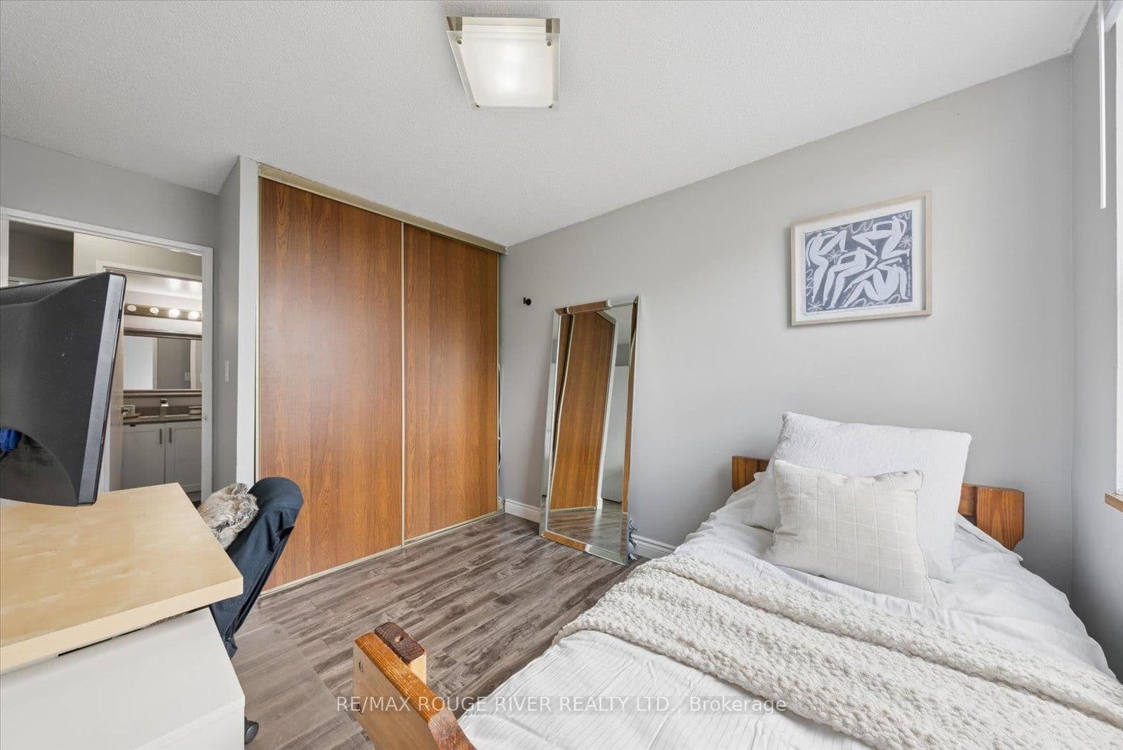 90 Ling Road, Unit 907 thumbnail 25