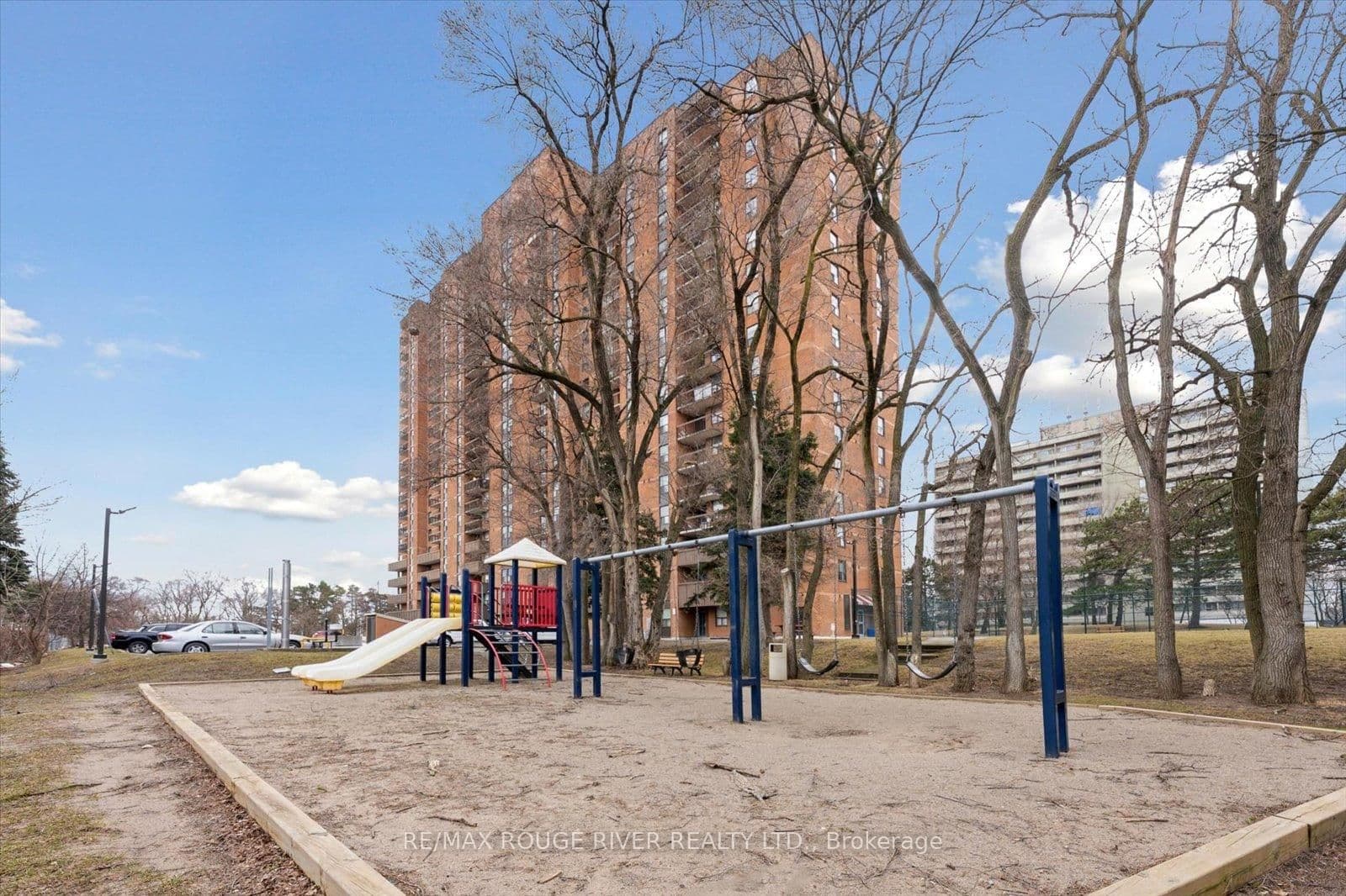 90 Ling Road, Unit 907 thumbnail 4