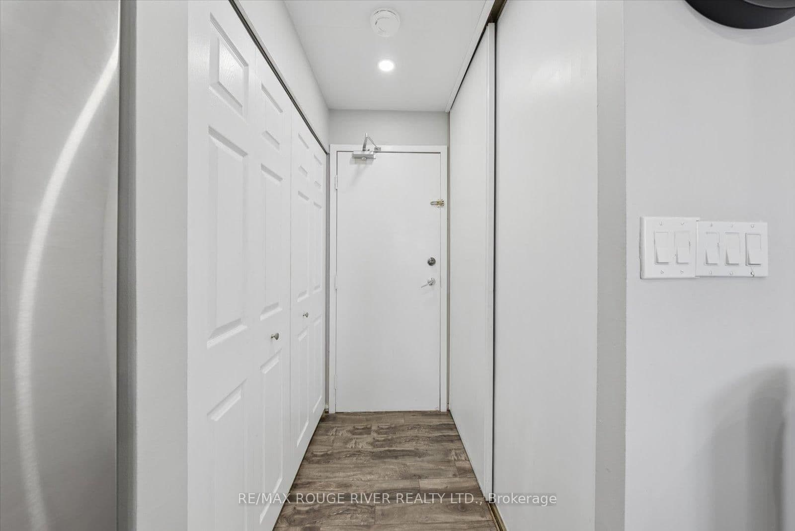 90 Ling Road, Unit 907 thumbnail 6