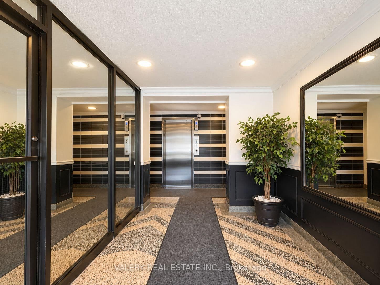 11 Glenburn Avenue, Unit 304 thumbnail 2