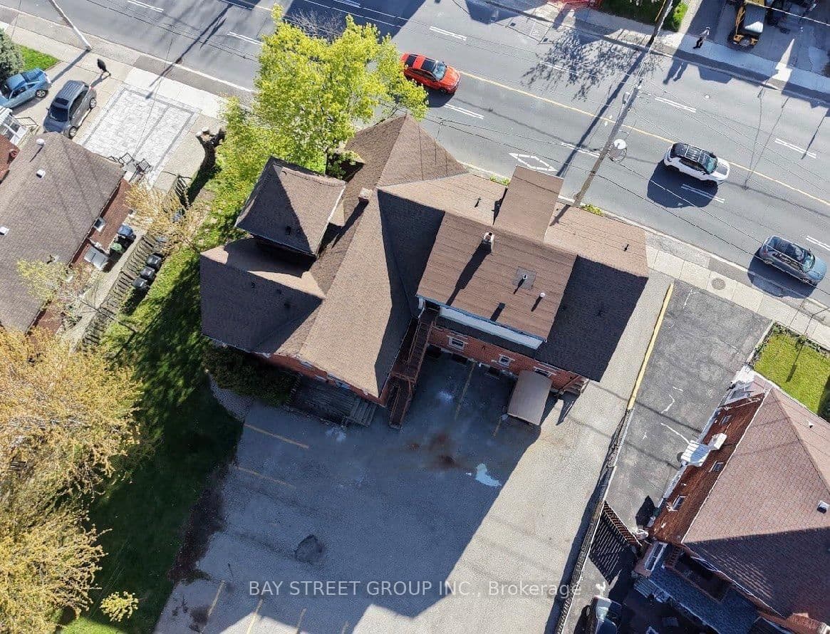 1311 Pape Avenue thumbnail 3