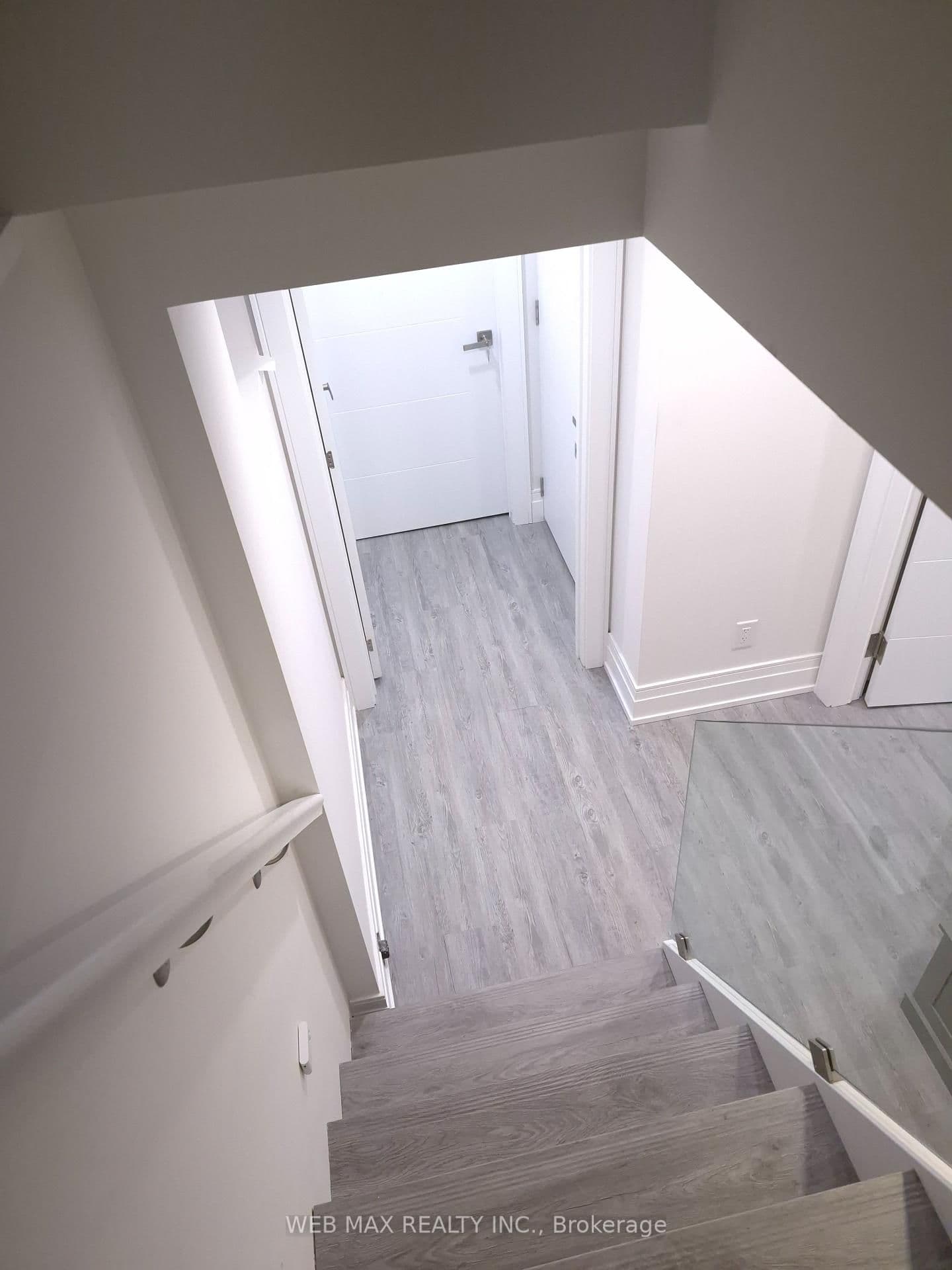 4 Porter Crescent, Unit Bsmt thumbnail 2