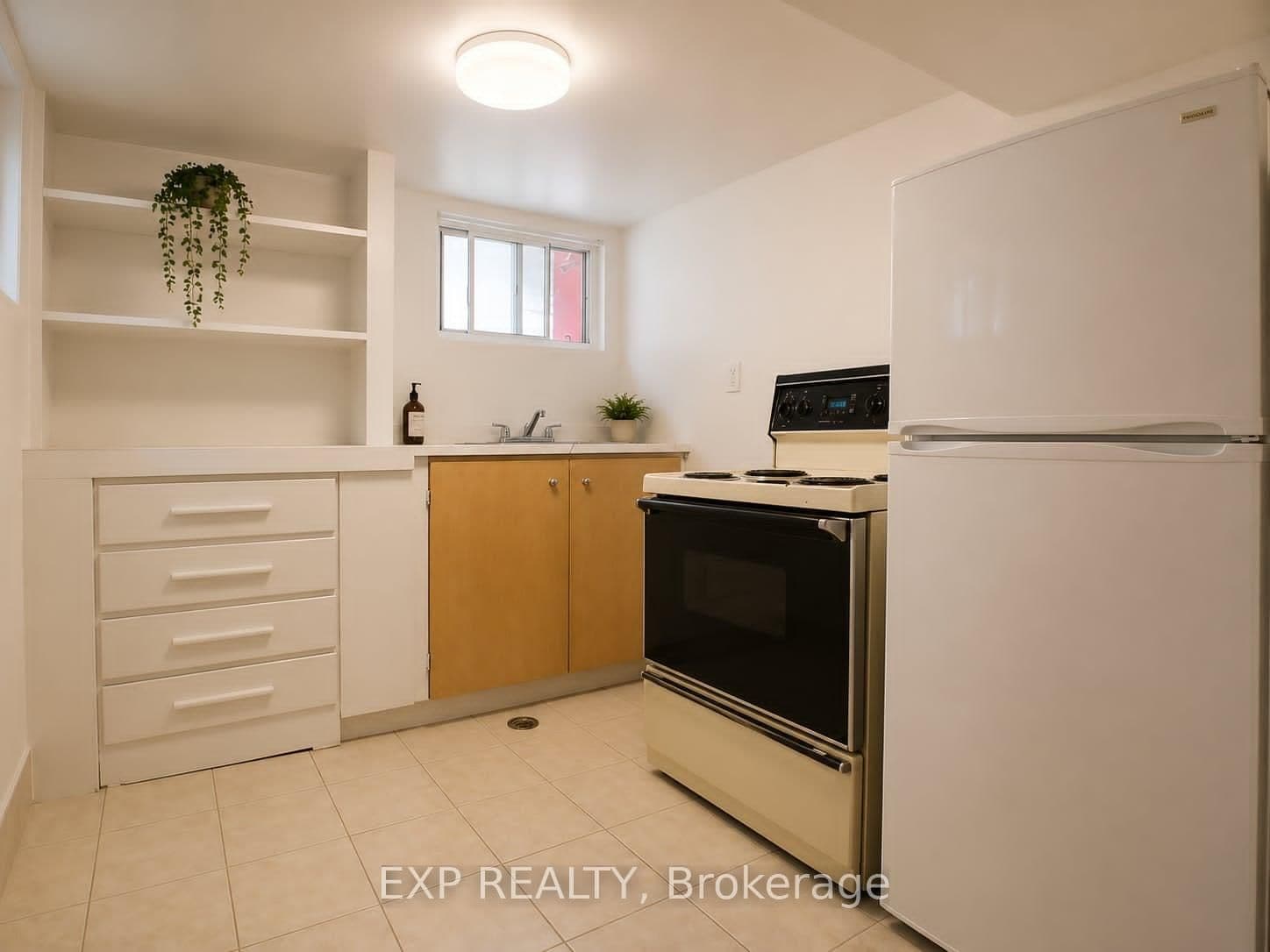 169 O'Connor Drive, Unit Bachelor thumbnail 6