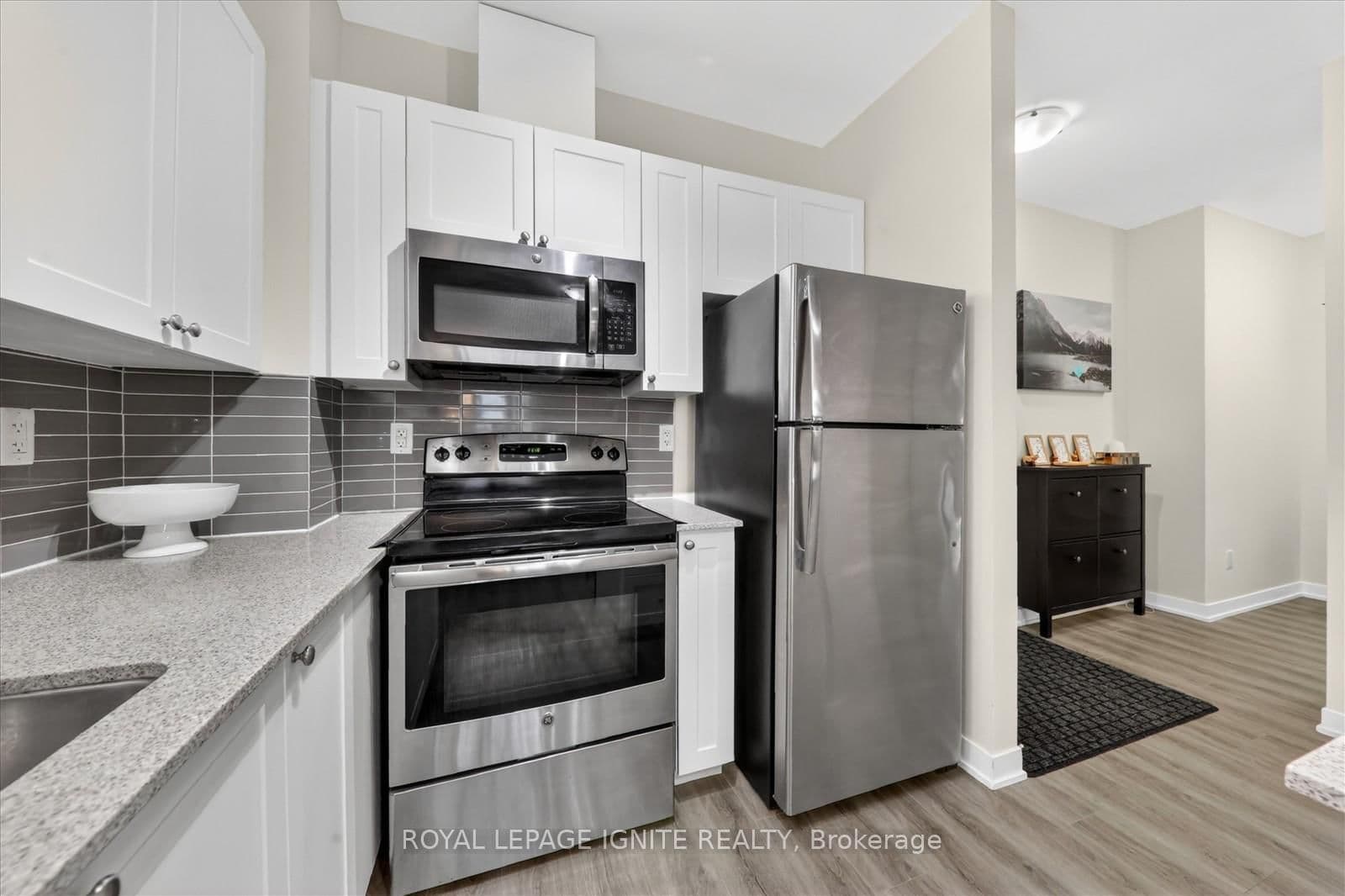 3560 St Clair Avenue E, Unit 109 thumbnail 13