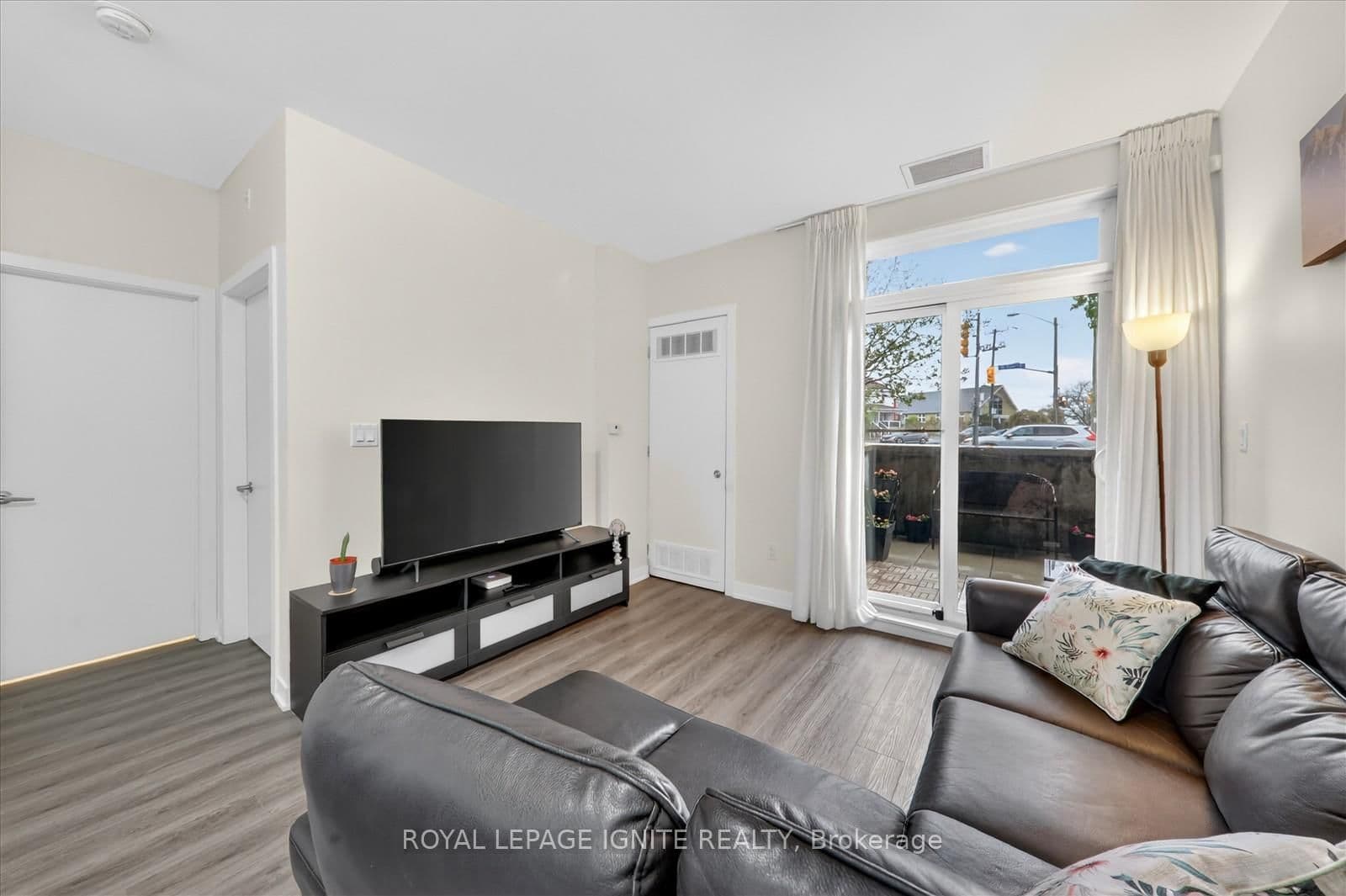 3560 St Clair Avenue E, Unit 109 thumbnail 15