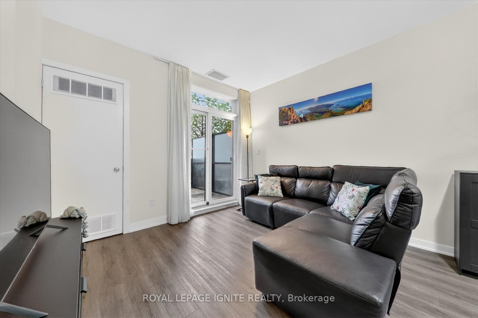 3560 St Clair Avenue E, Unit 109 thumbnail 16