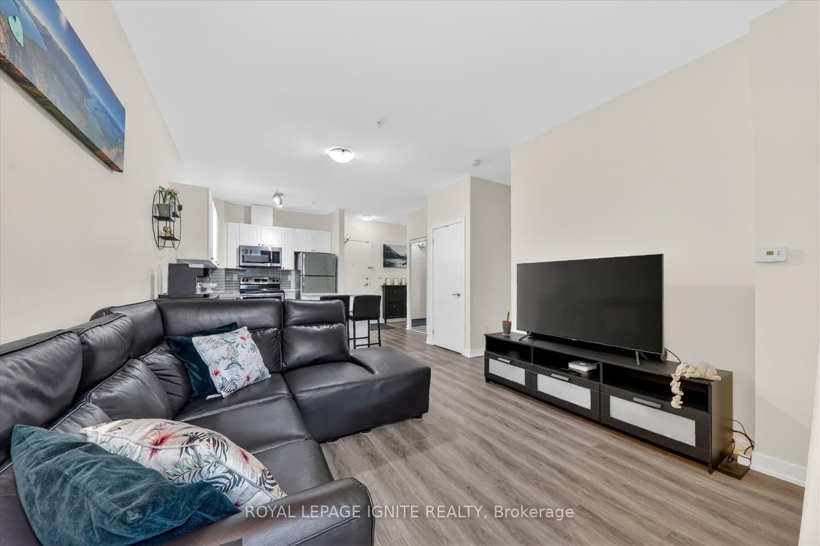 3560 St Clair Avenue E, Unit 109 thumbnail 18