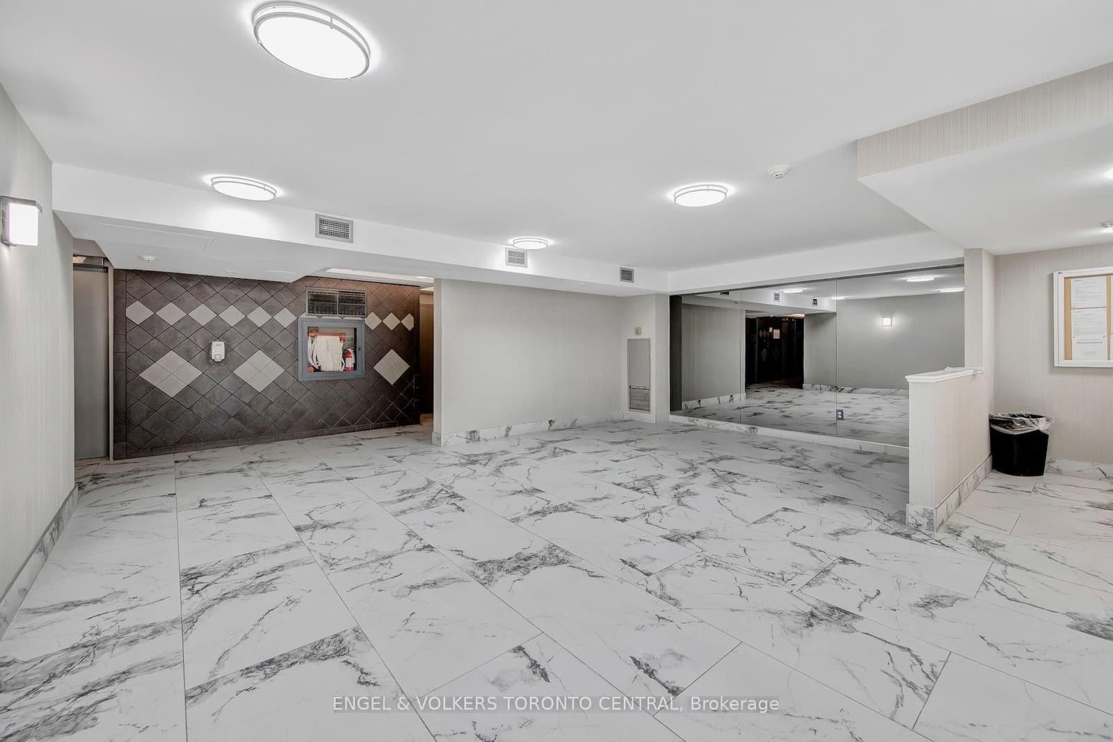 15 Sewells Road, Unit 606 thumbnail 3