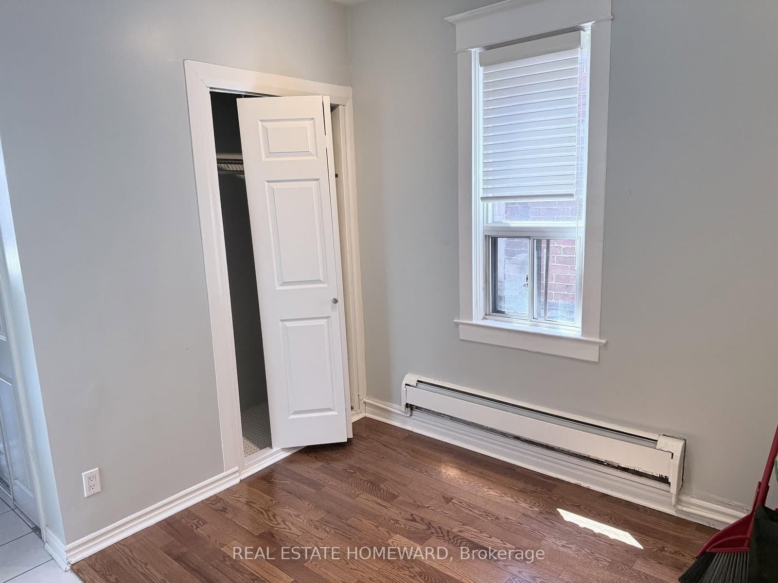 611 Danforth Avenue, Unit Apt 2 thumbnail 4