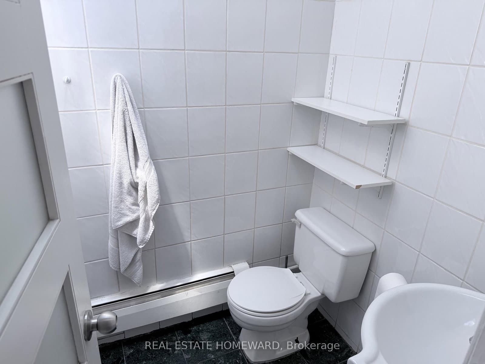 611 Danforth Avenue, Unit Apt 2 thumbnail 5