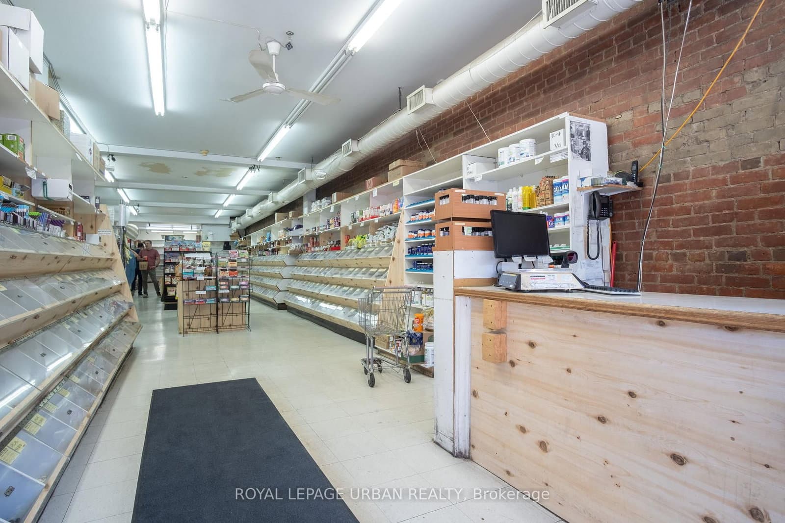 638 Danforth Avenue thumbnail 19