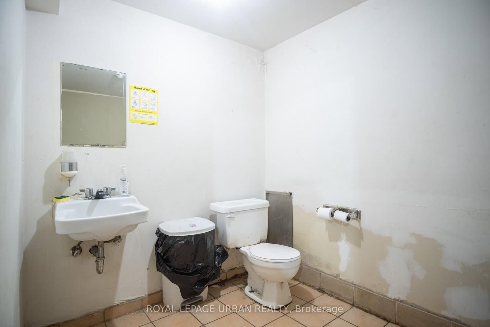 638 Danforth Avenue thumbnail 27